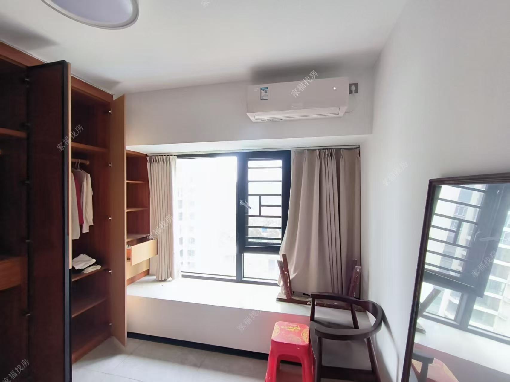 碧桂园正央时代 4室2厅2卫 83.8万 碧桂园正央时代 4室2厅2卫 83.8万客厅