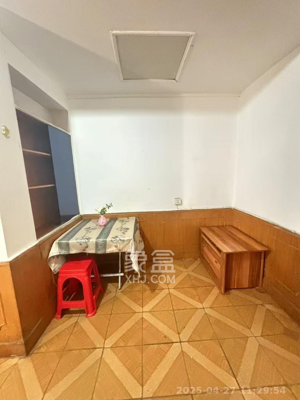 向韶村  3室1厅1卫    1600.0元/月 向韶村  3室1厅1卫    1600.0元/月室内图