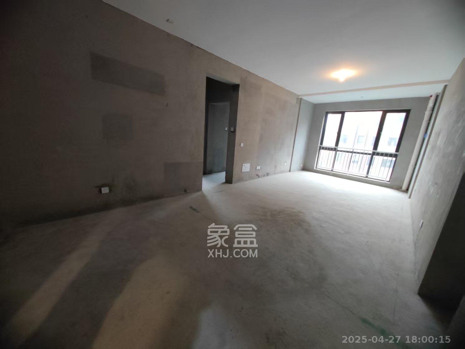 东方名苑三期-首府  3室2厅2卫    75.0万客厅