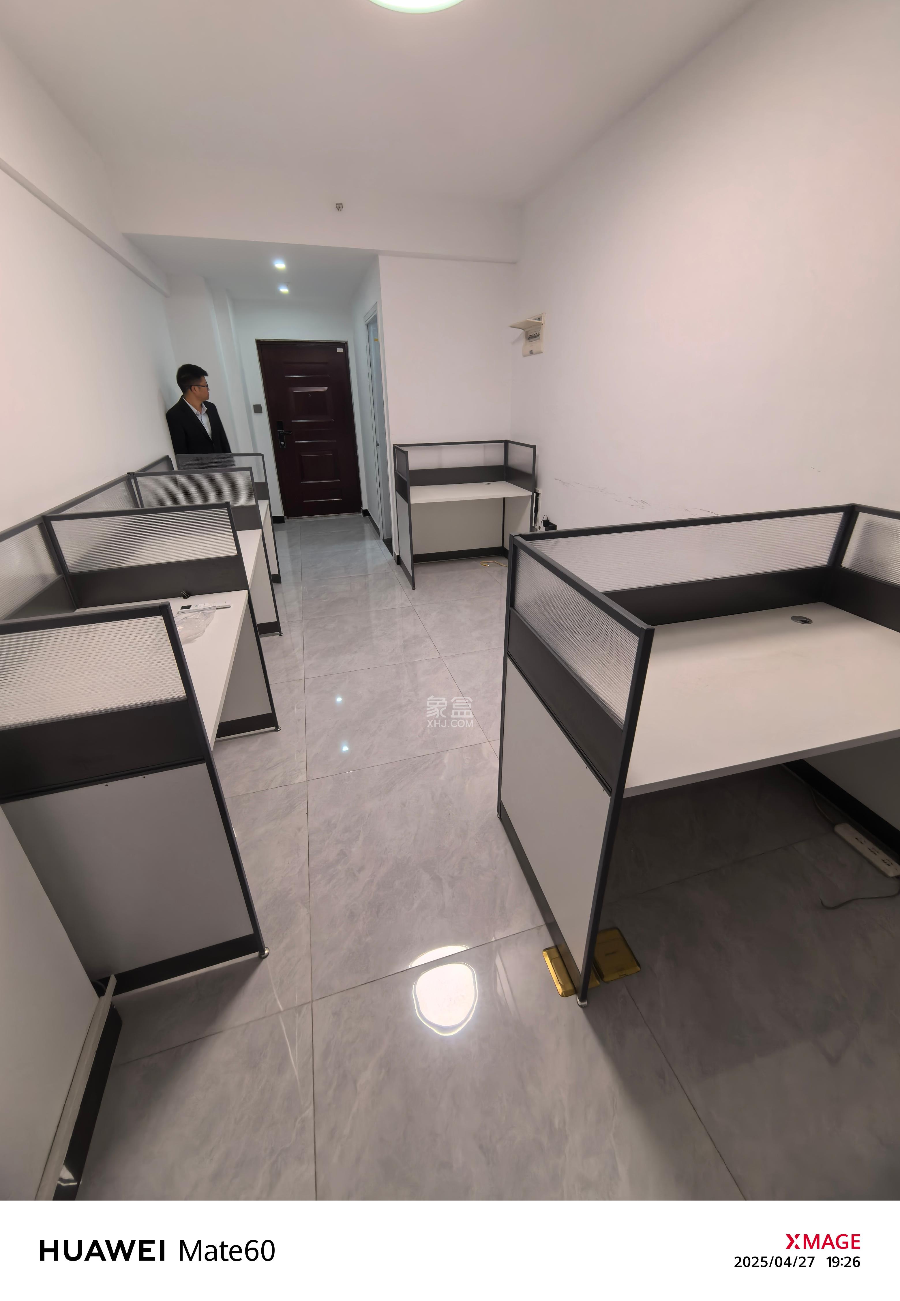 保利天禧EF区  1室1厅1卫    1600.0元/月 保利天禧EF区  1室1厅1卫    1600.0元/月室内图