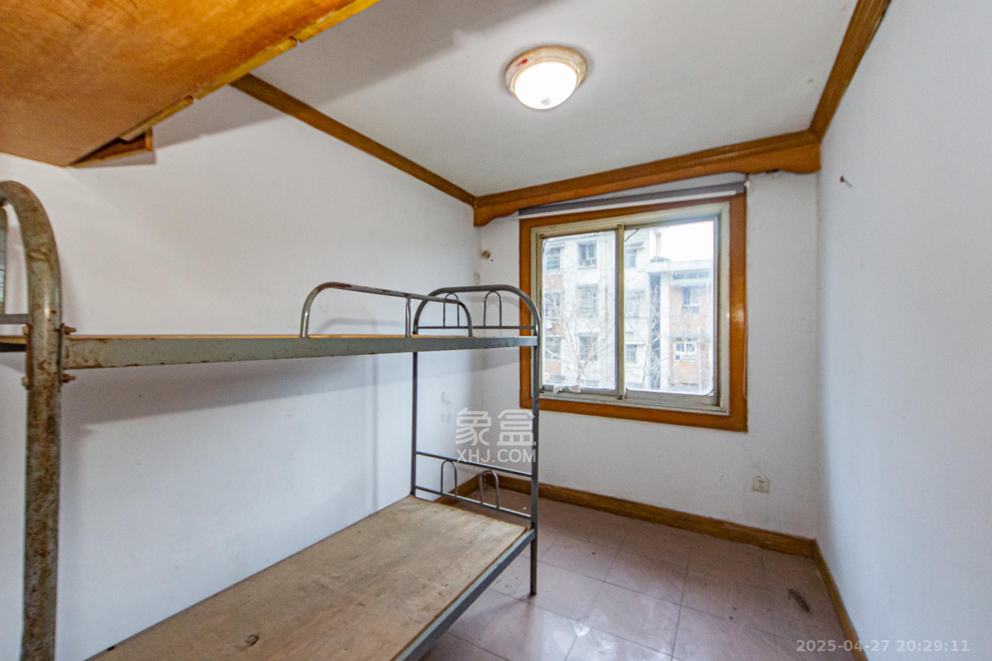 人造板厂宿舍(新河北堤1号) 2室2厅1卫 53.8万 人造板厂宿舍(新河北堤1号) 2室2厅1卫 53.8万卧室