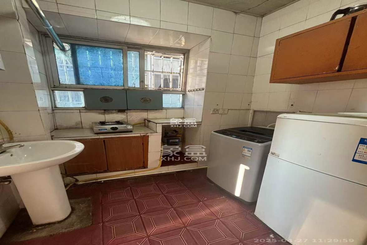 向韶村  3室1厅1卫    1600.0元/月 向韶村  3室1厅1卫    1600.0元/月室内图