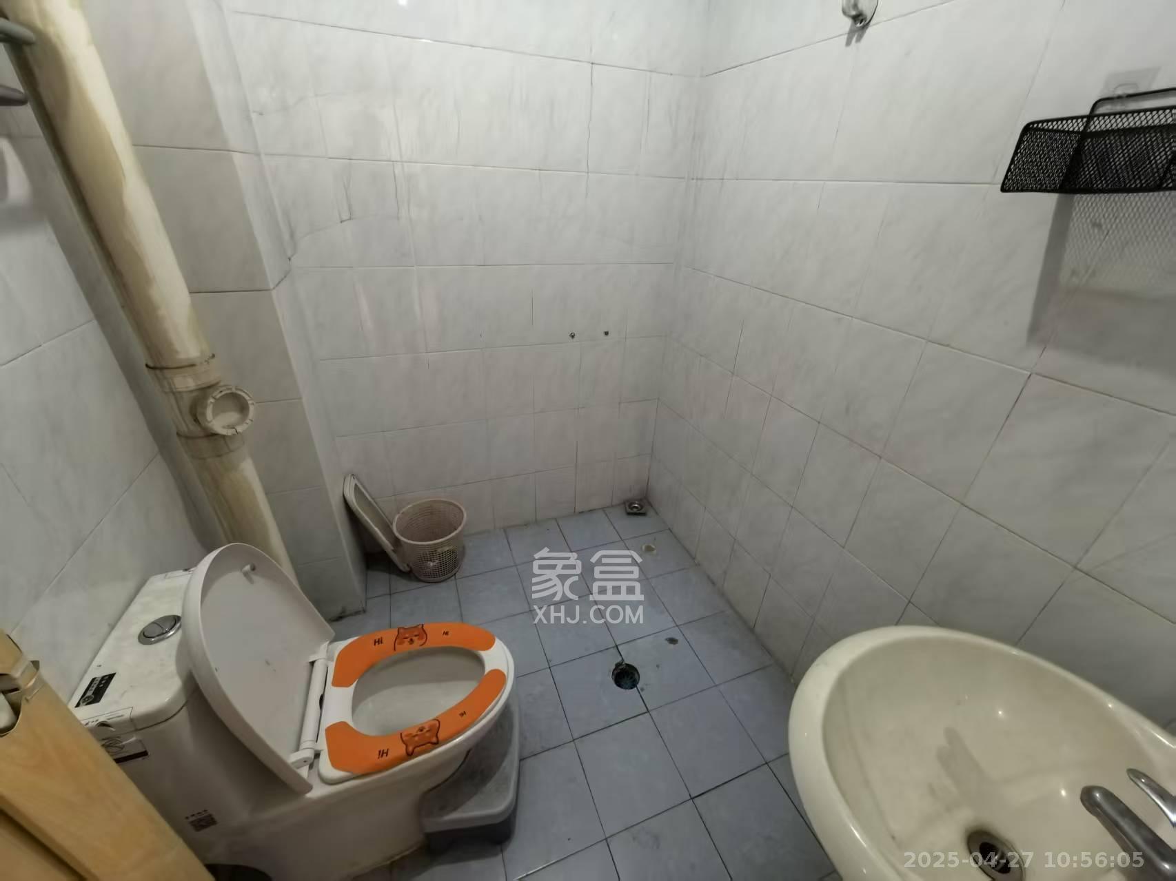 三湘小区  3室2厅2卫   1300.00元/月室内图