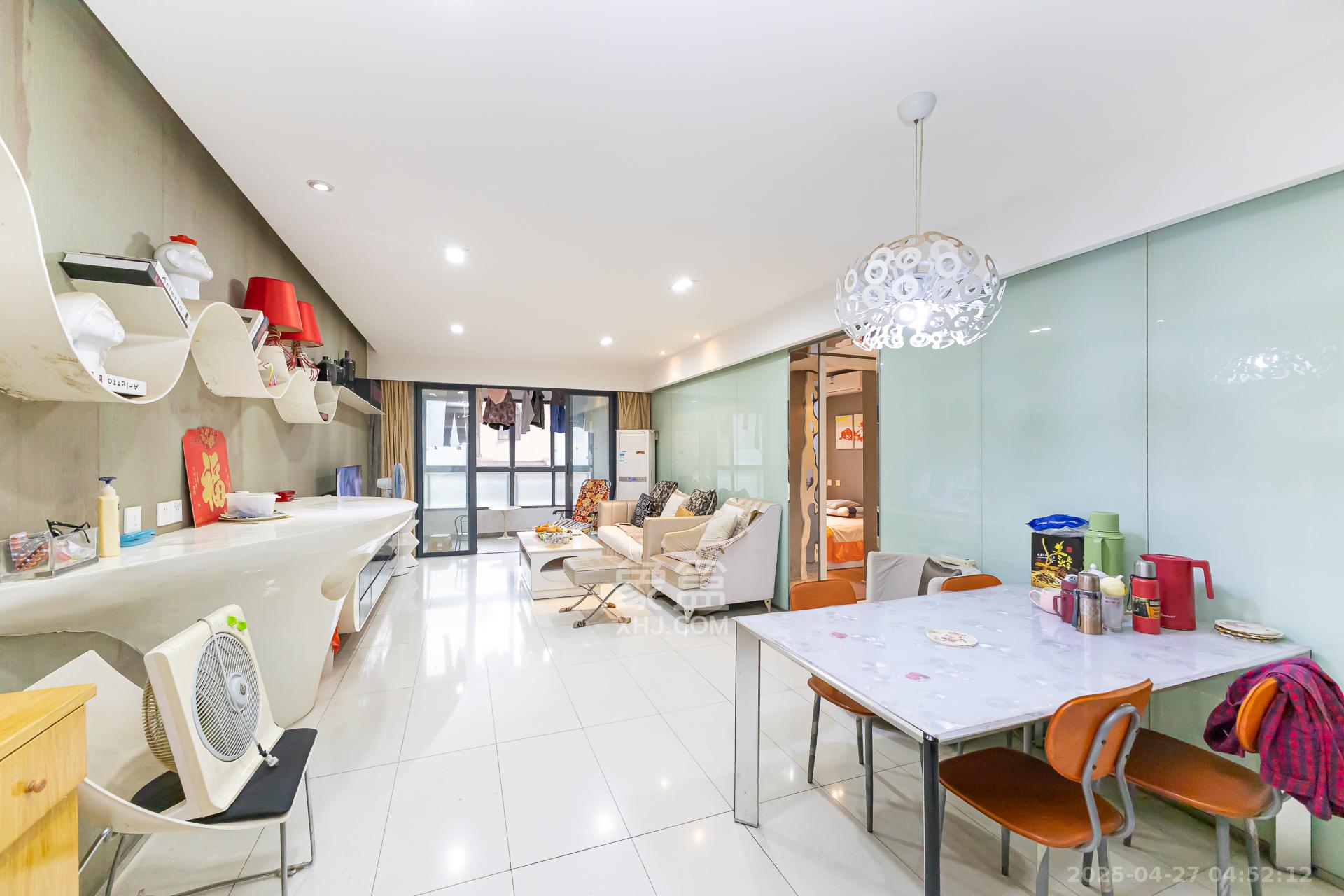 勤诚达新界  3室2厅1卫    76.0万客厅