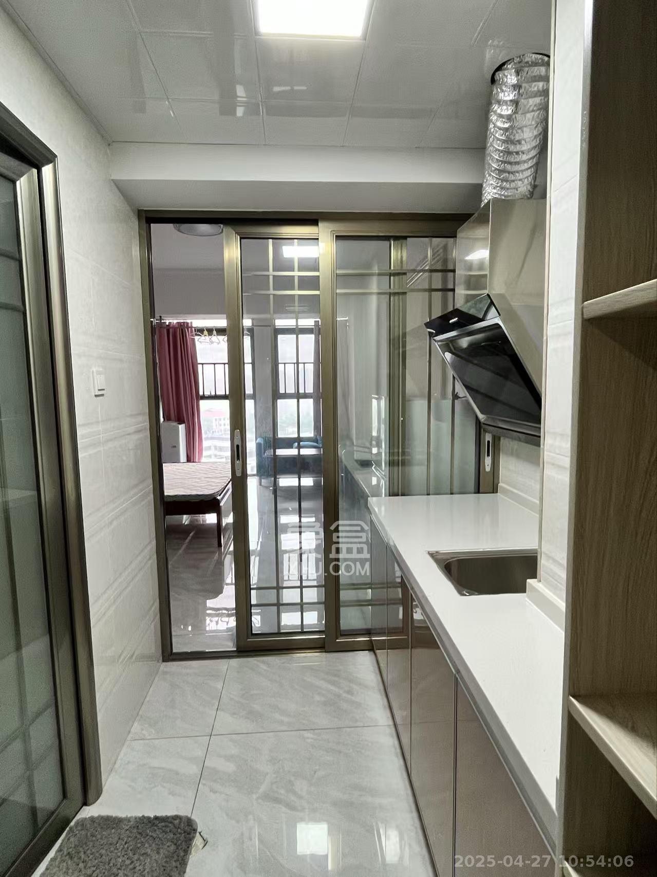 五峰国际  1室1厅1卫    1400.0元/月室内图