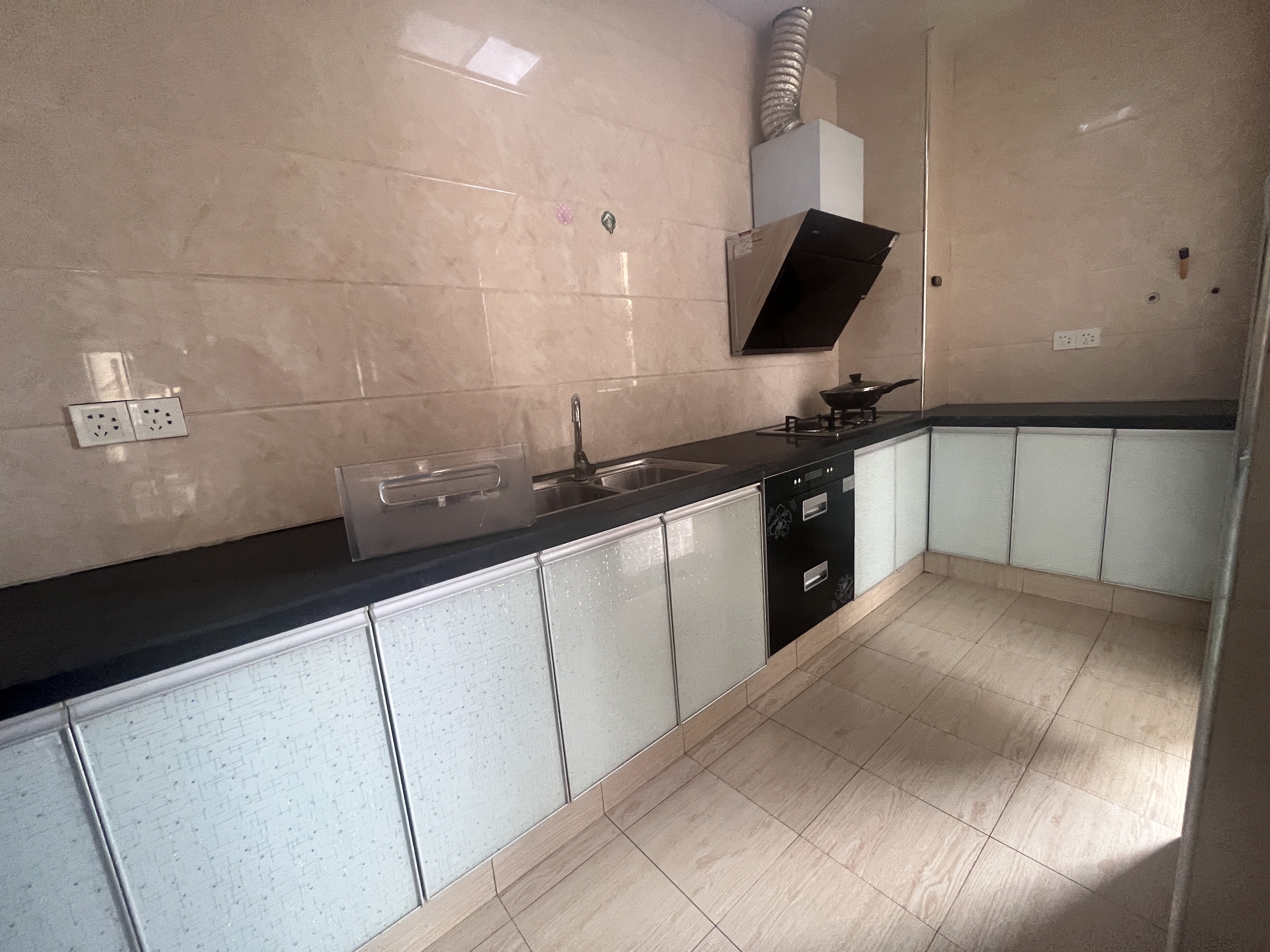 天地人和 3室2厅2卫 1300.0元/月 天地人和 3室2厅2卫 1300.0元/月室内图