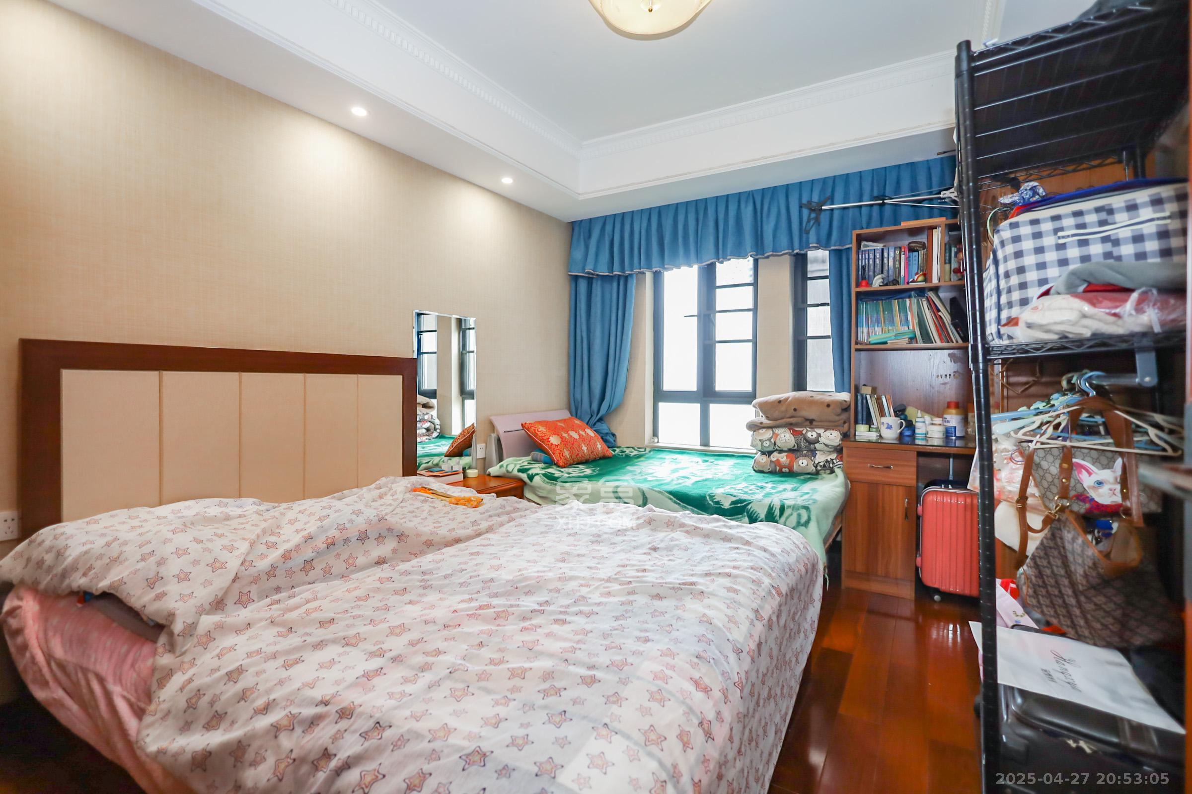 山水誉峰 4室2厅2卫 170.0万 山水誉峰 4室2厅2卫 170.0万卧室