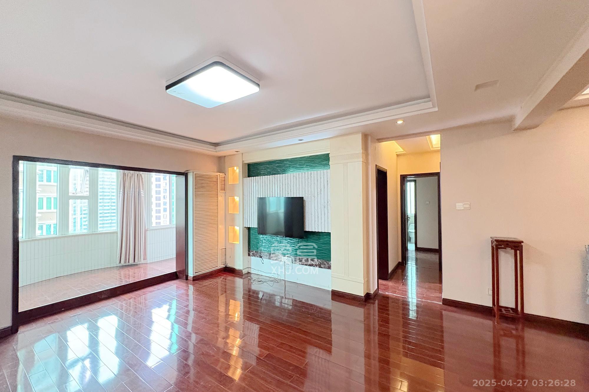 新华联家园 4室2厅2卫 180.0万 新华联家园 4室2厅2卫 180.0万客厅