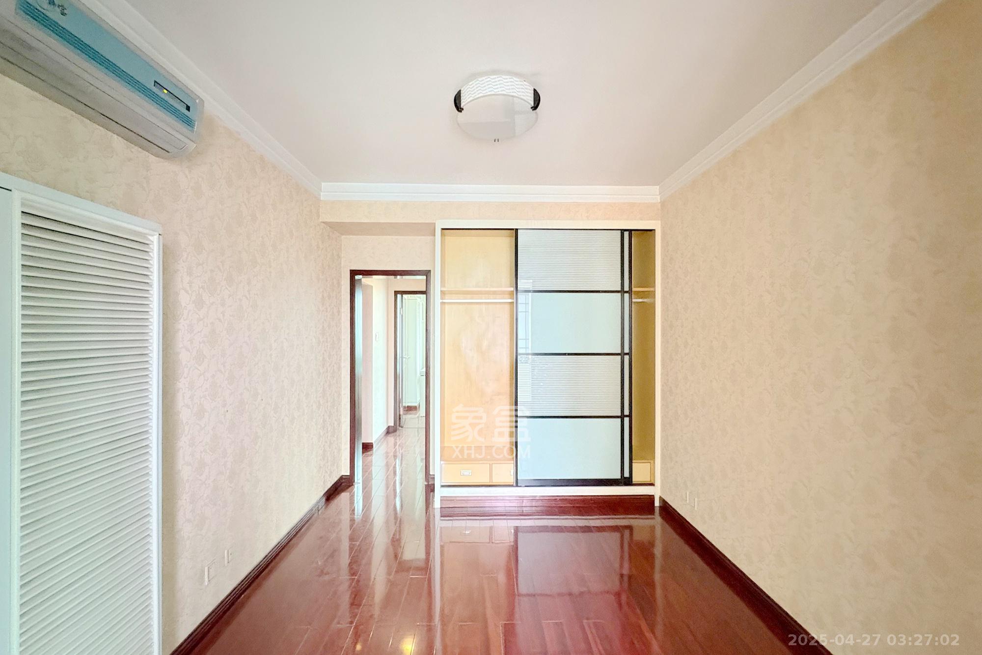 新华联家园 4室2厅2卫 180.0万 新华联家园 4室2厅2卫 180.0万卧室