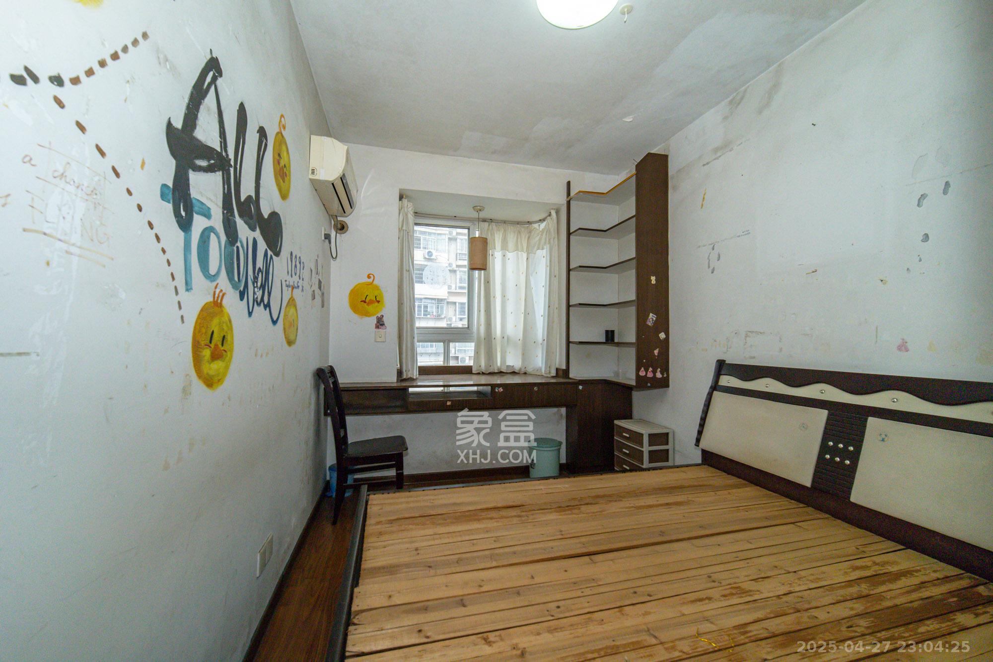 晶华美地 2室2厅2卫 68.0万 晶华美地 2室2厅2卫 68.0万卧室