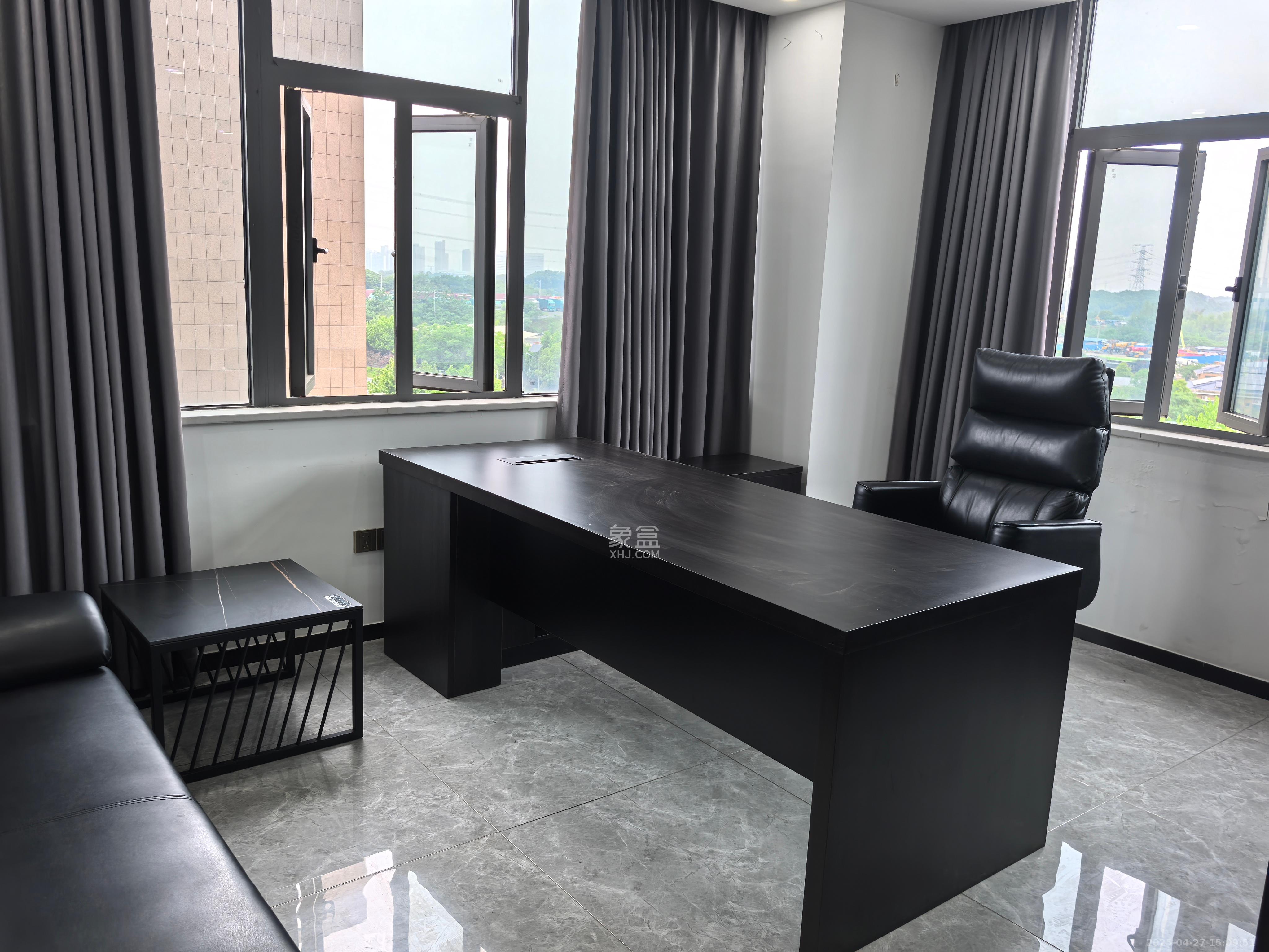 开阳智能制造产业园 4室2厅1卫 8000.0元/月 开阳智能制造产业园 4室2厅1卫 8000.0元/月室内图