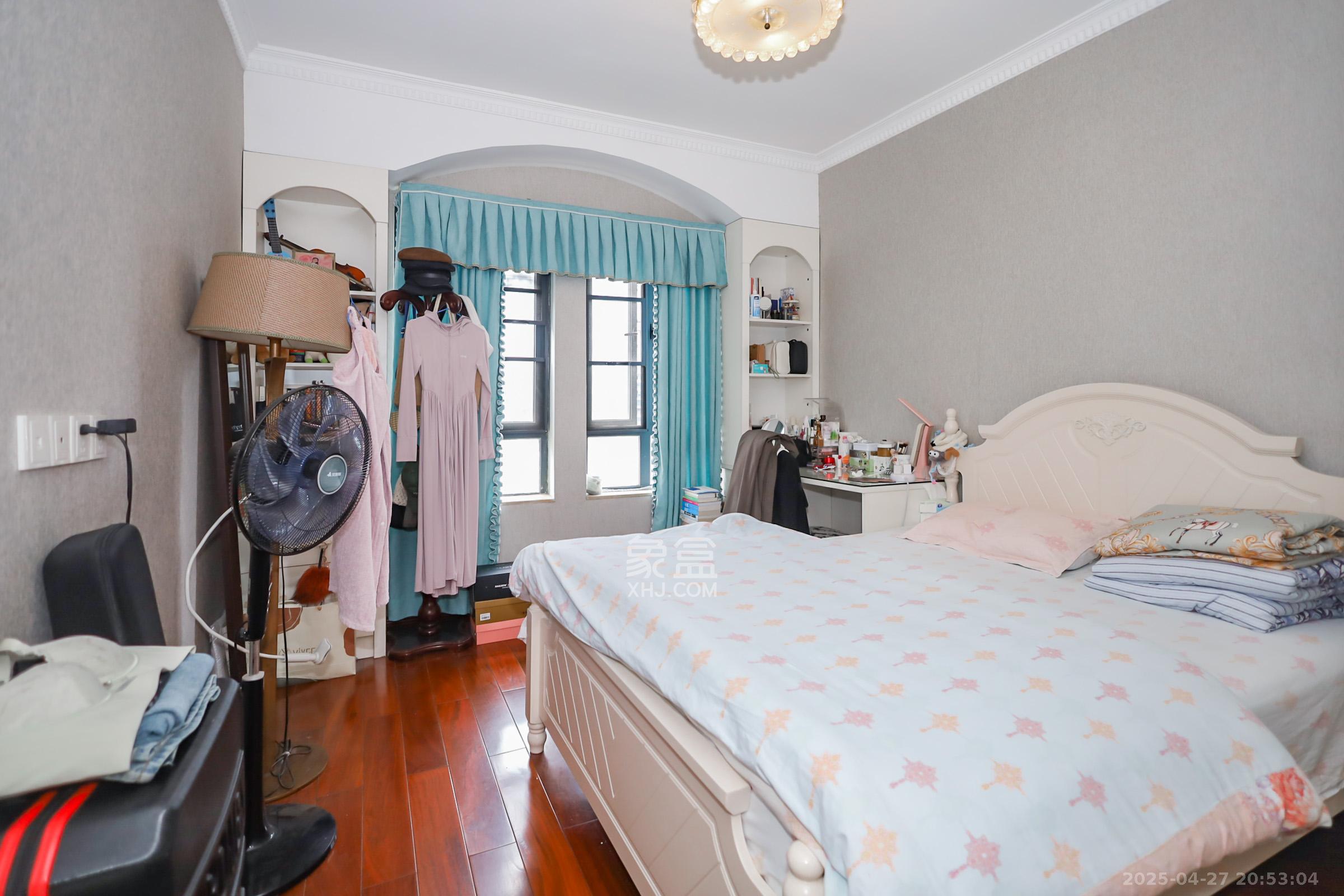 山水誉峰 4室2厅2卫 170.0万 山水誉峰 4室2厅2卫 170.0万卧室