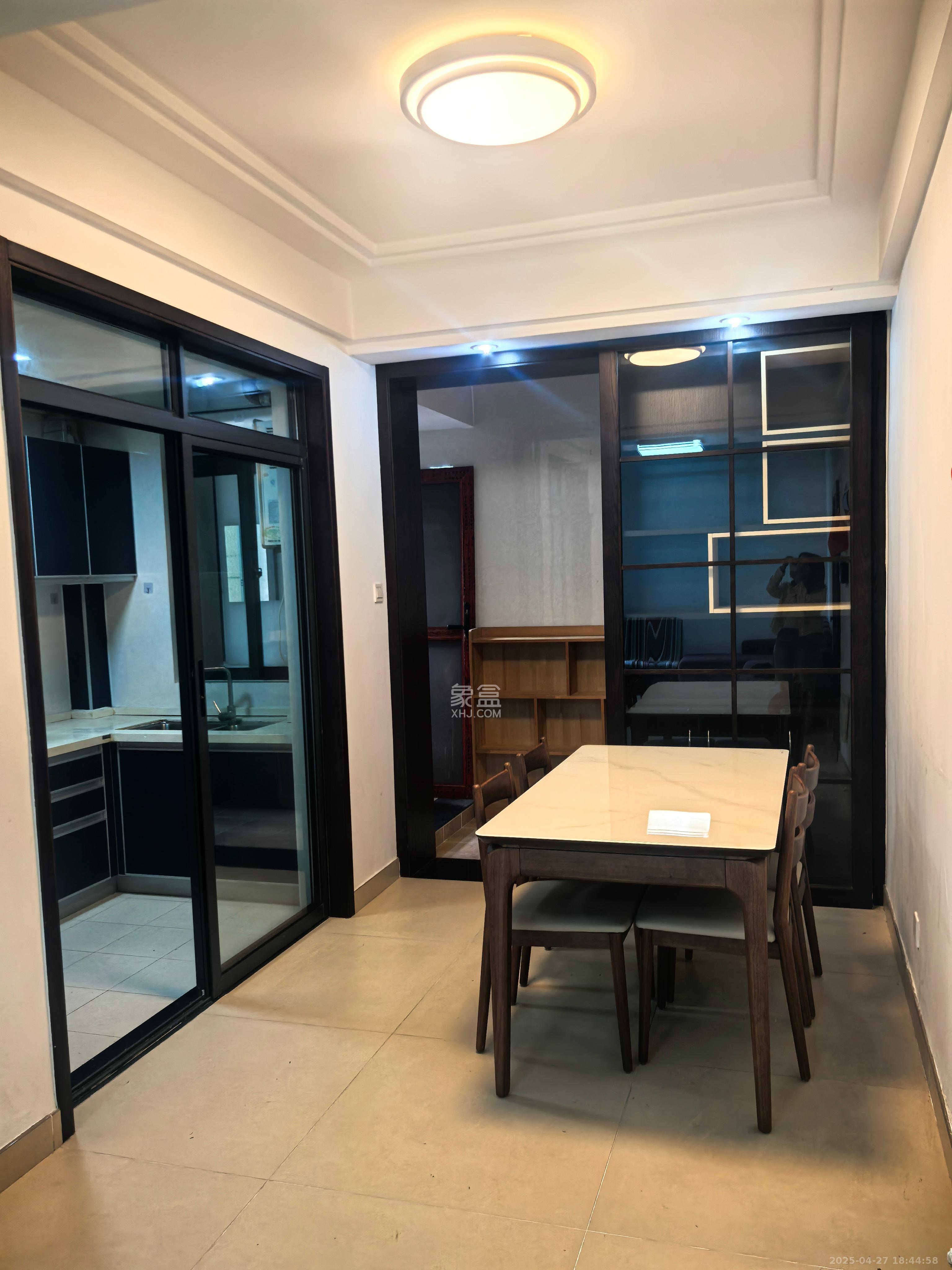 阳光锦城  3室2厅1卫    2800.0元/月室内图