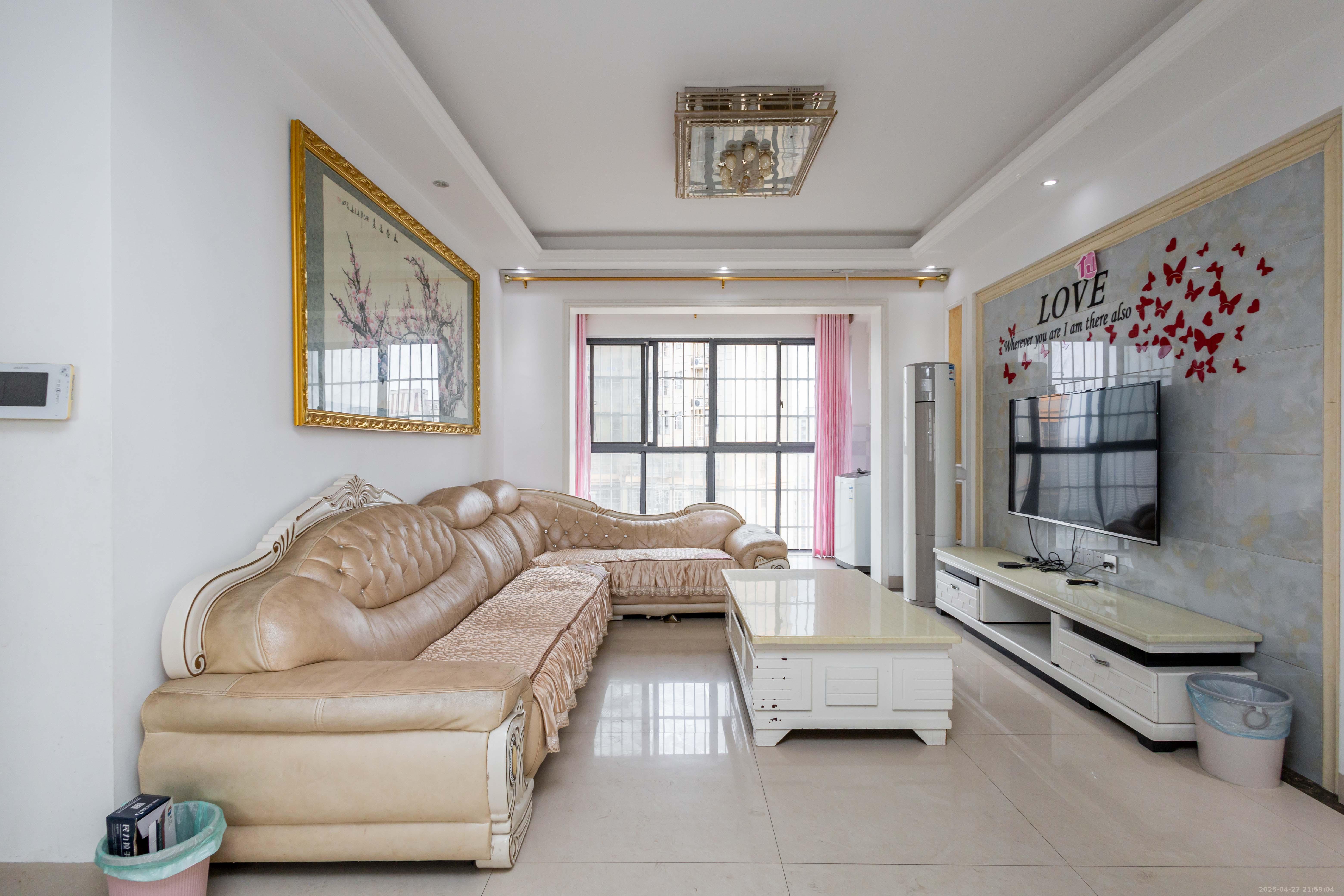 光明城市(星辰青年城)  3室2厅1卫    66.8万 光明城市(星辰青年城)  3室2厅1卫    66.8万客厅