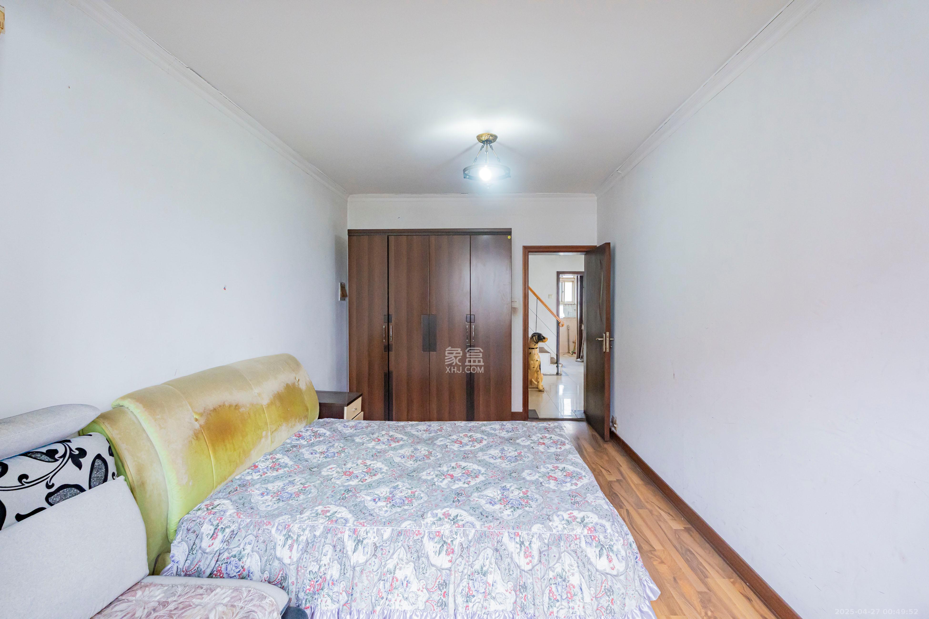 雅雀湖小区  5室2厅2卫    56.0万 雅雀湖小区  5室2厅2卫    56.0万卧室