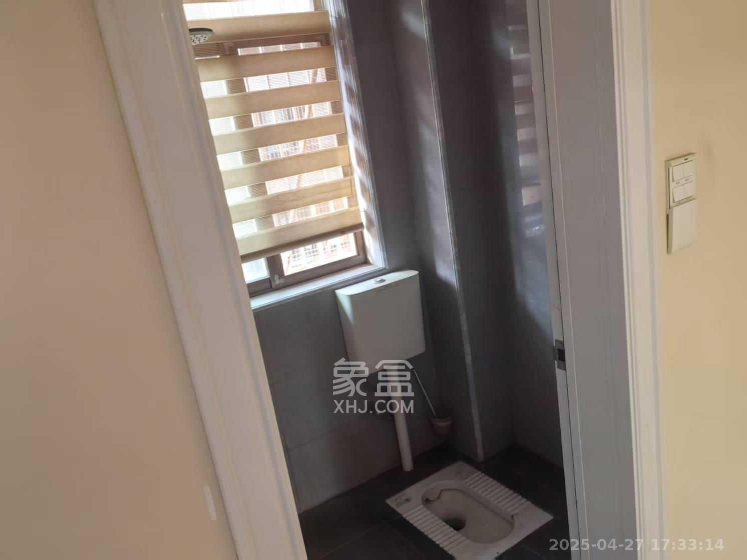 洞井生产安置小区(洞井新兴安置小区) 3室2厅1卫 2300.0元/月 洞井生产安置小区(洞井新兴安置小区) 3室2厅1卫 2300.0元/月室内图