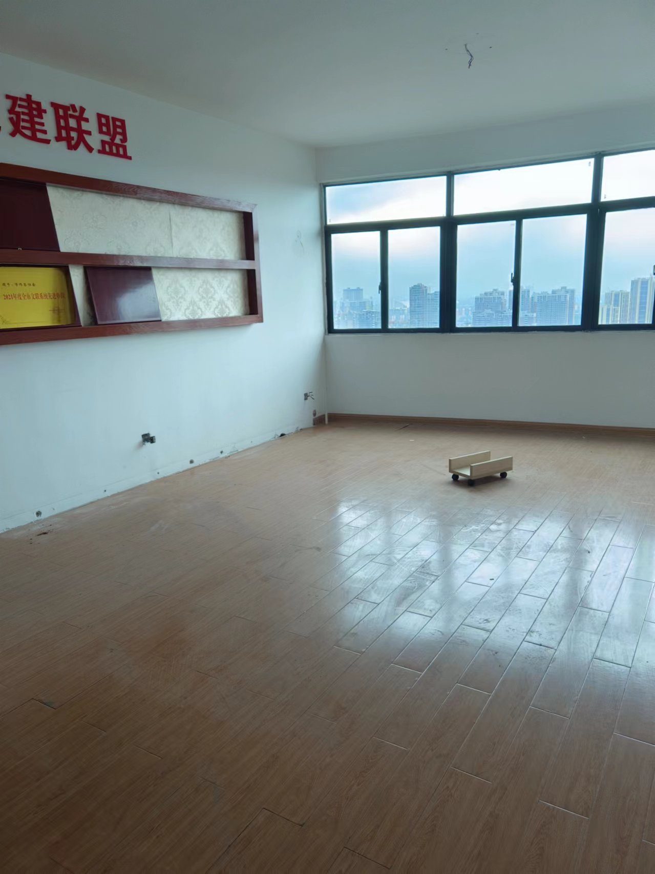 汇景花园  4室2厅2卫   3000.00元/月室内图