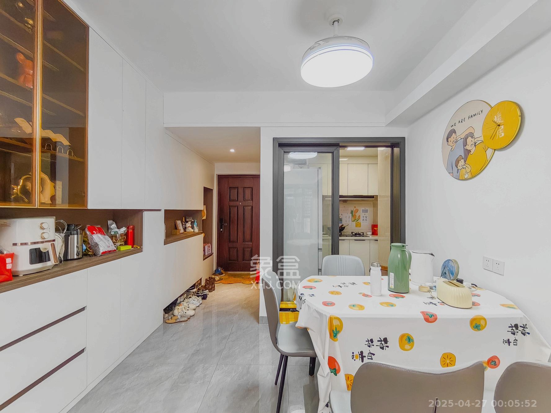 保利香槟国际  3室2厅1卫    82.0万 保利香槟国际  3室2厅1卫    82.0万客厅