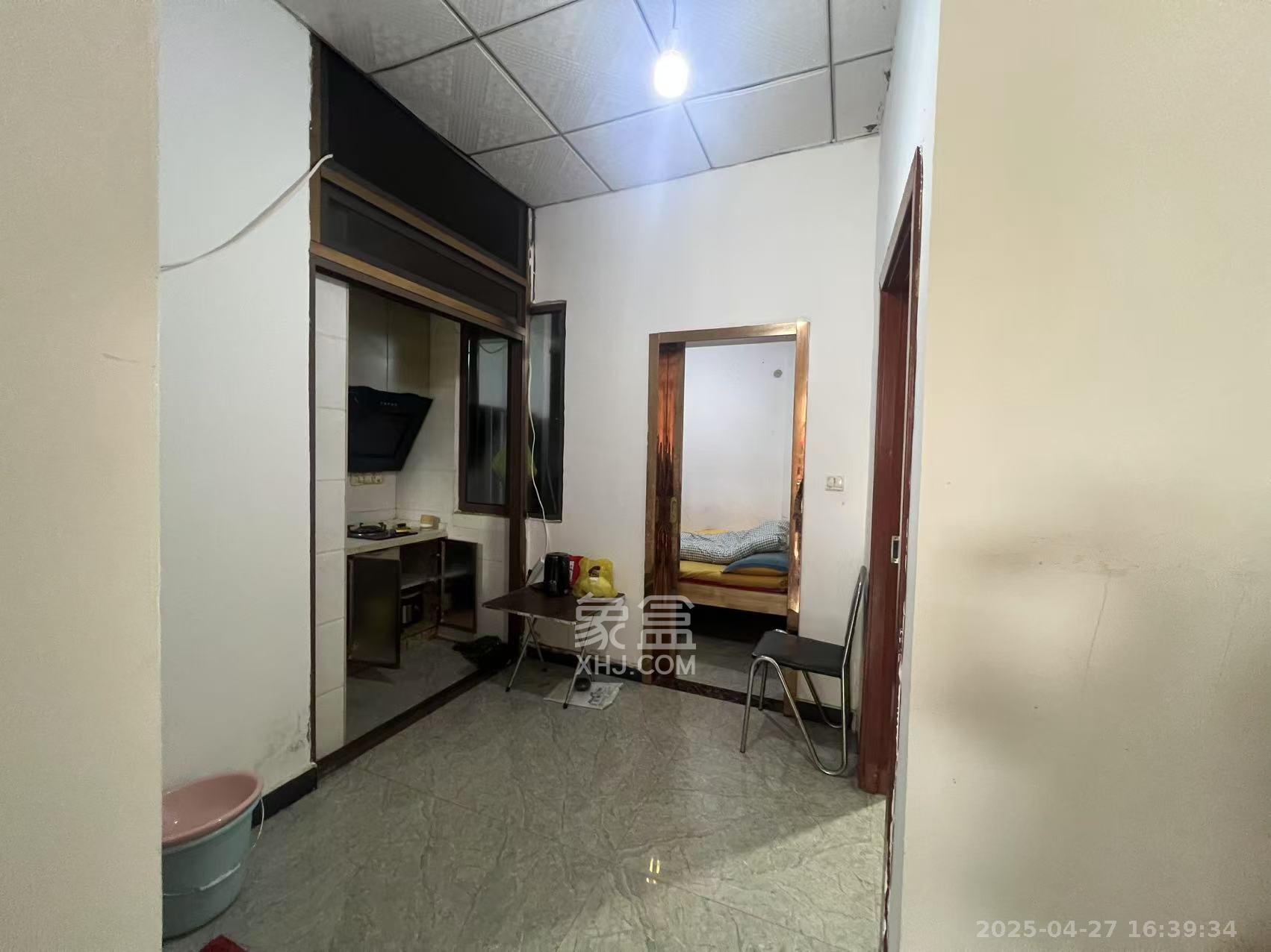 新长海广场  1室1厅1卫    1500.0元/月 新长海广场  1室1厅1卫    1500.0元/月室内图