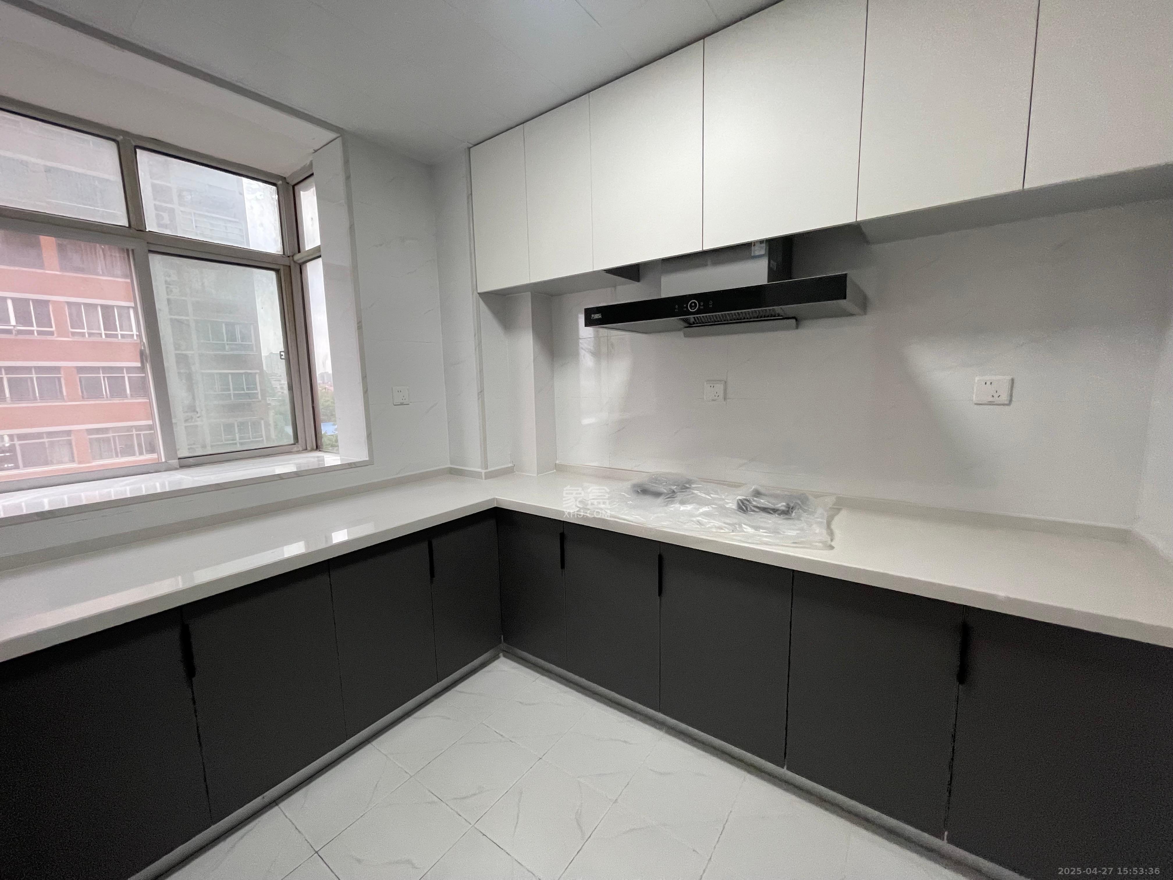 湘林家园(湘林小区电梯房) 4室2厅1卫 4000.0元/月 湘林家园(湘林小区电梯房) 4室2厅1卫 4000.0元/月室内图