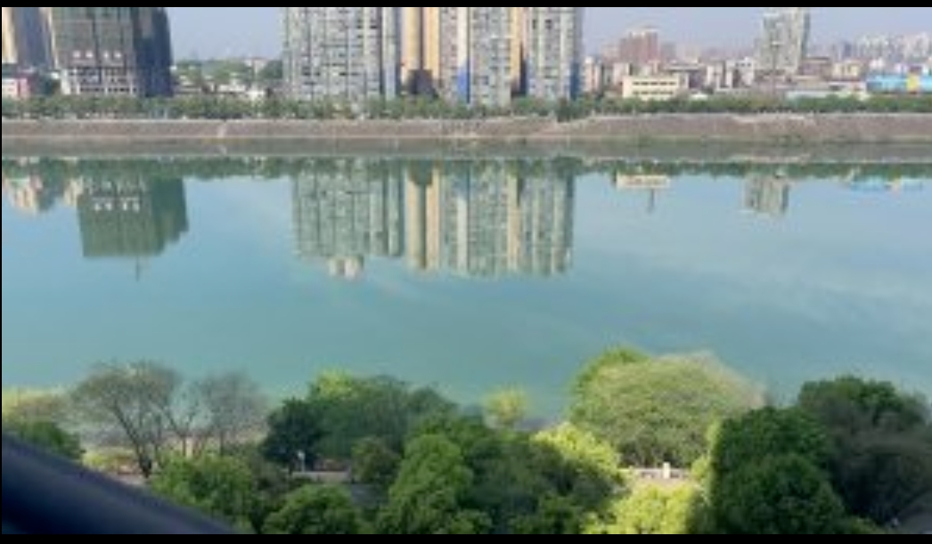 湘水明珠  4室2厅2卫   95.00万客厅
