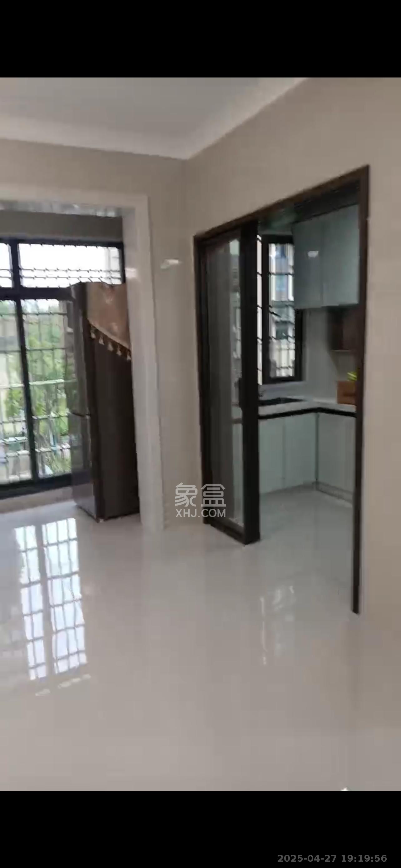 桥头家园三期  3室2厅2卫   2200.00元/月室内图