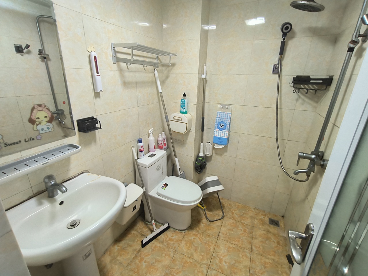 滨河华庭 1室0厅1卫 58.0万 滨河华庭 1室0厅1卫 58.0万客厅