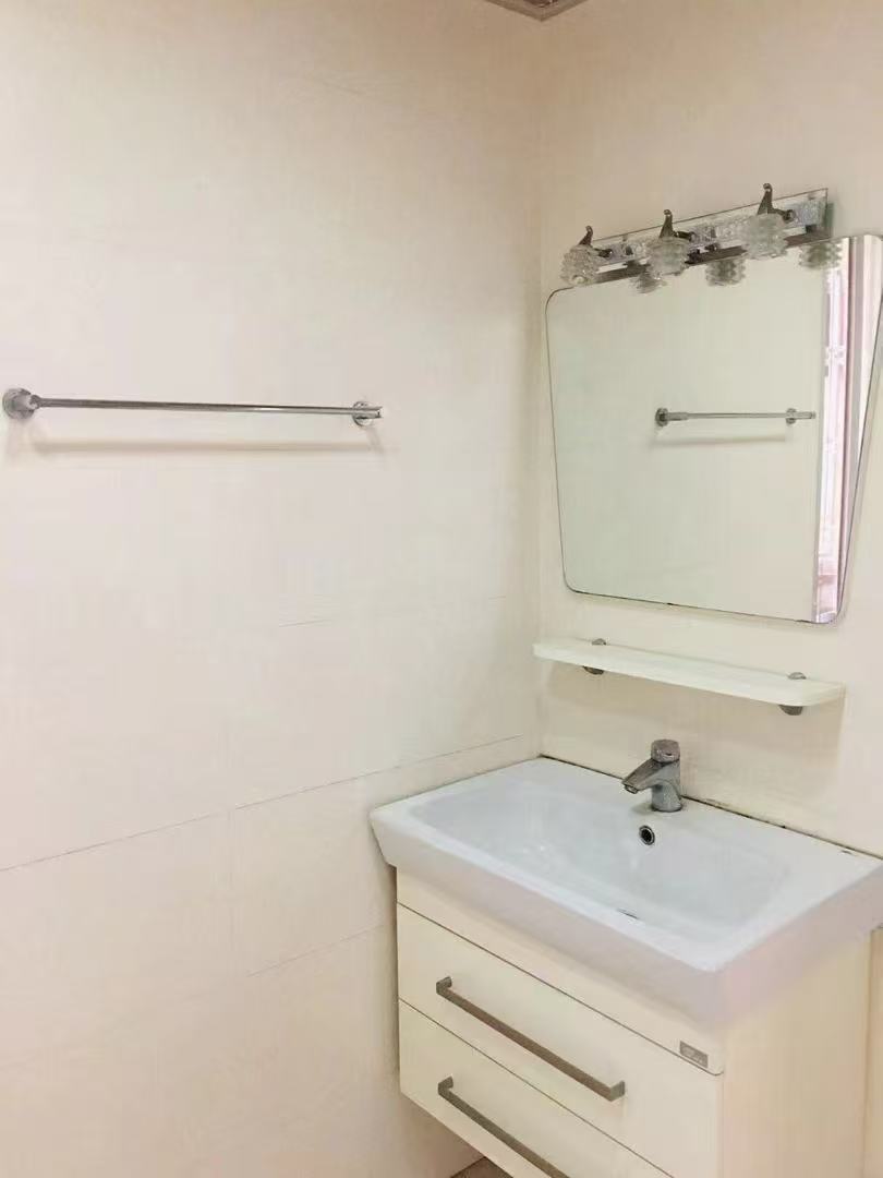 雁城蓝天 3室2厅1卫 1600.0元/月 雁城蓝天 3室2厅1卫 1600.0元/月室内图