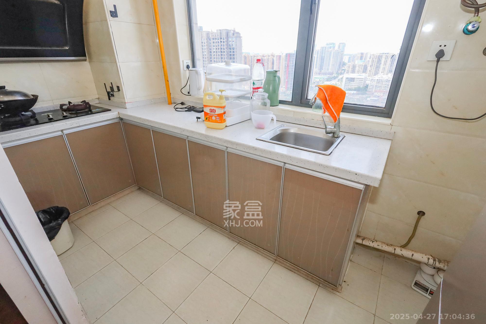 中交里城  3室2厅2卫    125.0万 中交里城  3室2厅2卫    125.0万厨房