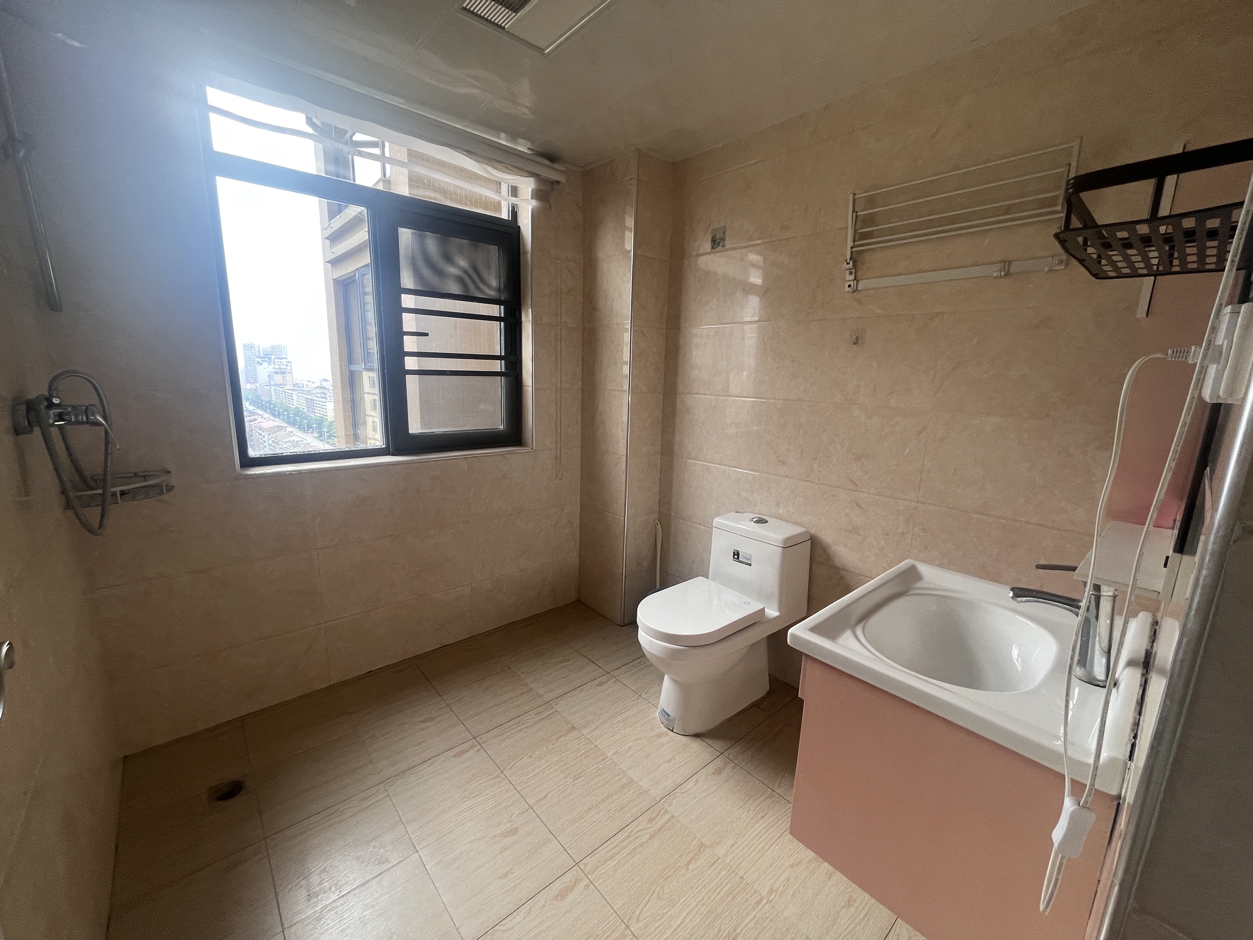 天地人和 3室2厅2卫 1300.0元/月 天地人和 3室2厅2卫 1300.0元/月室内图