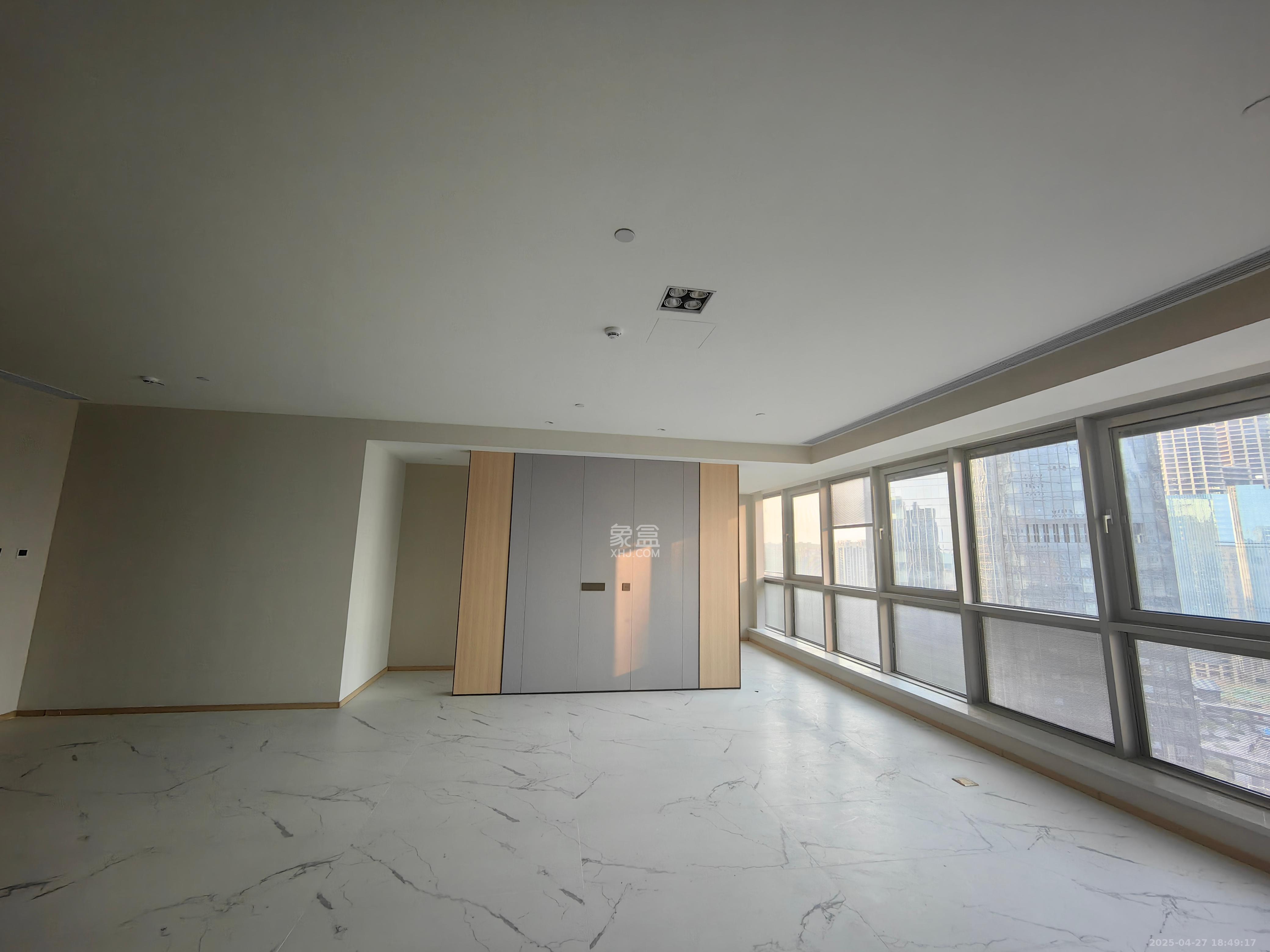 正荣梅溪紫阙台  4室2厅4卫    8500.0元/月室内图