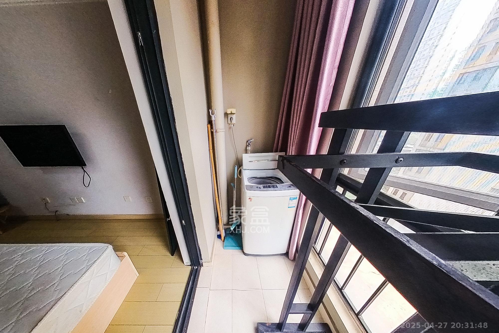 万科城  1室1厅1卫   20.00万阳台