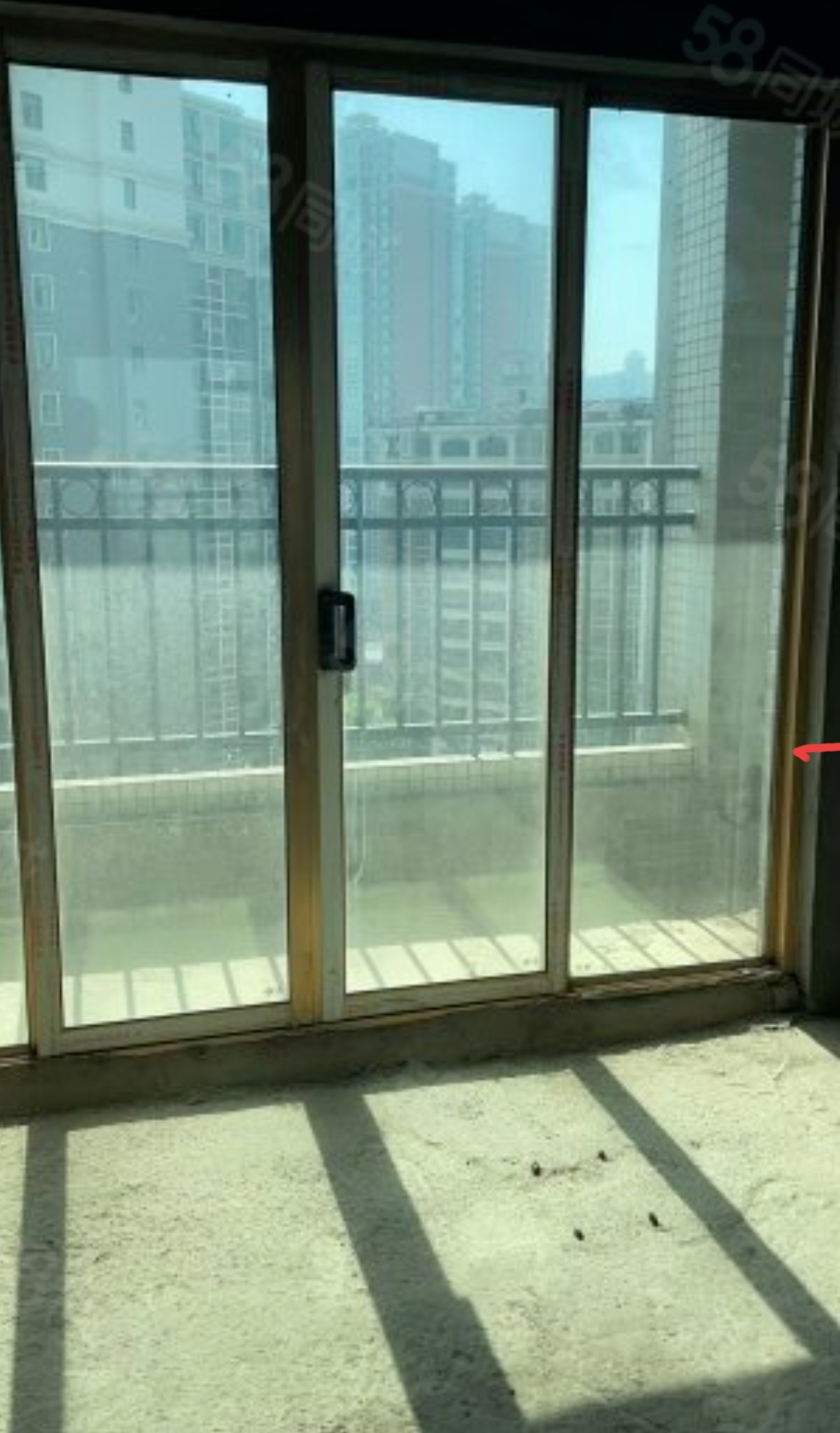湘水明珠  4室2厅2卫   95.00万客厅