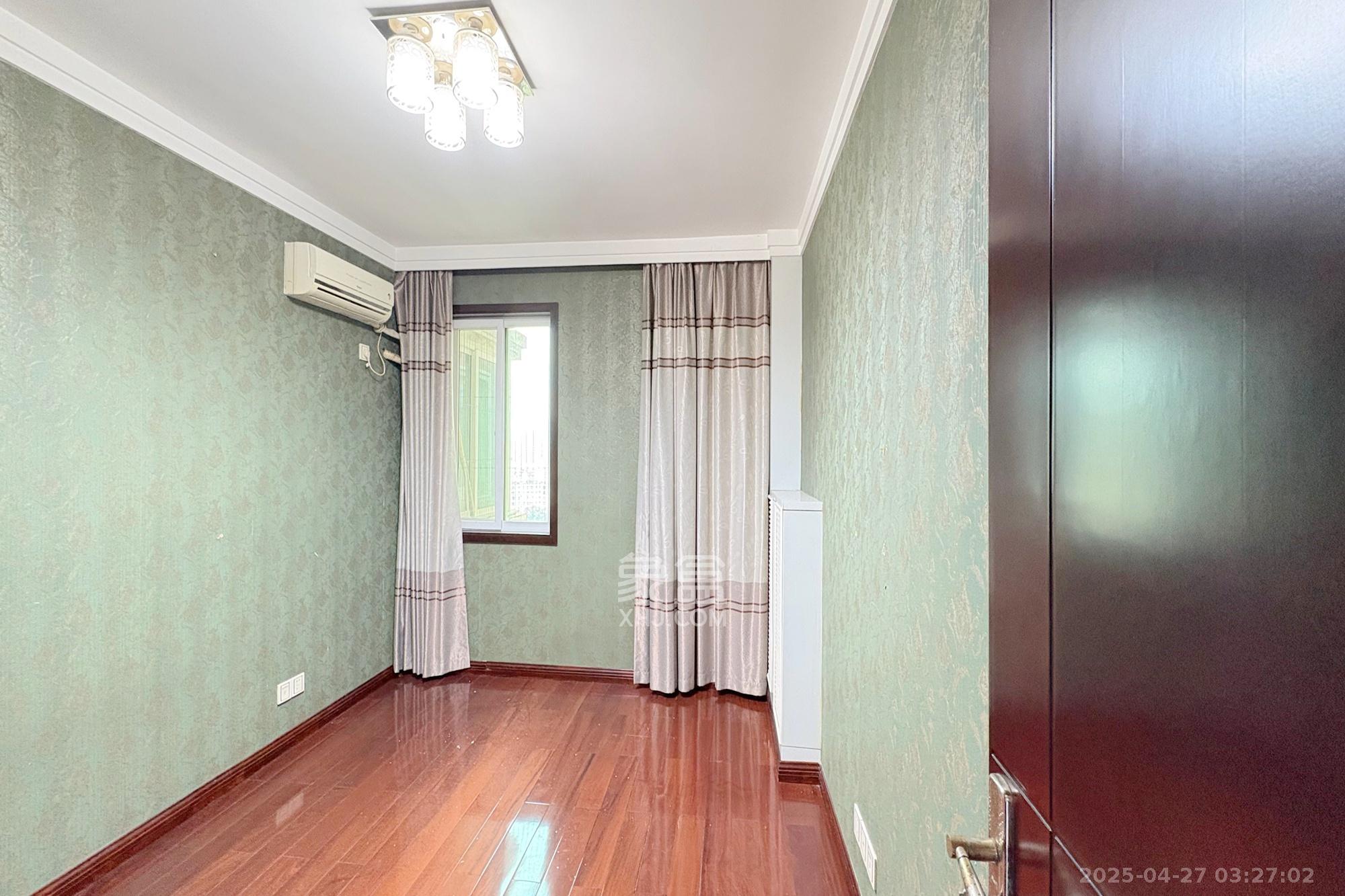 新华联家园 4室2厅2卫 180.0万 新华联家园 4室2厅2卫 180.0万卧室