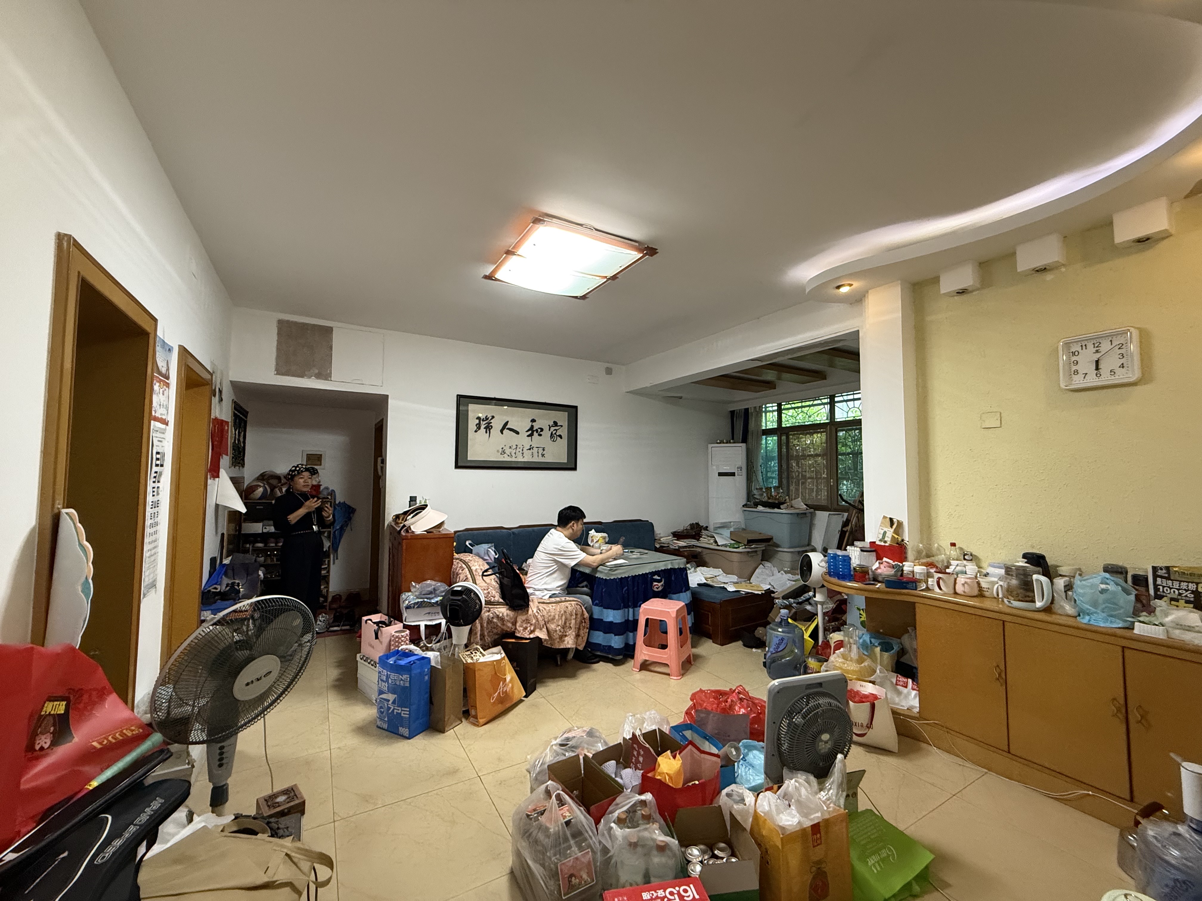 白塘路城管局家属楼  3室2厅2卫    65.0万客厅