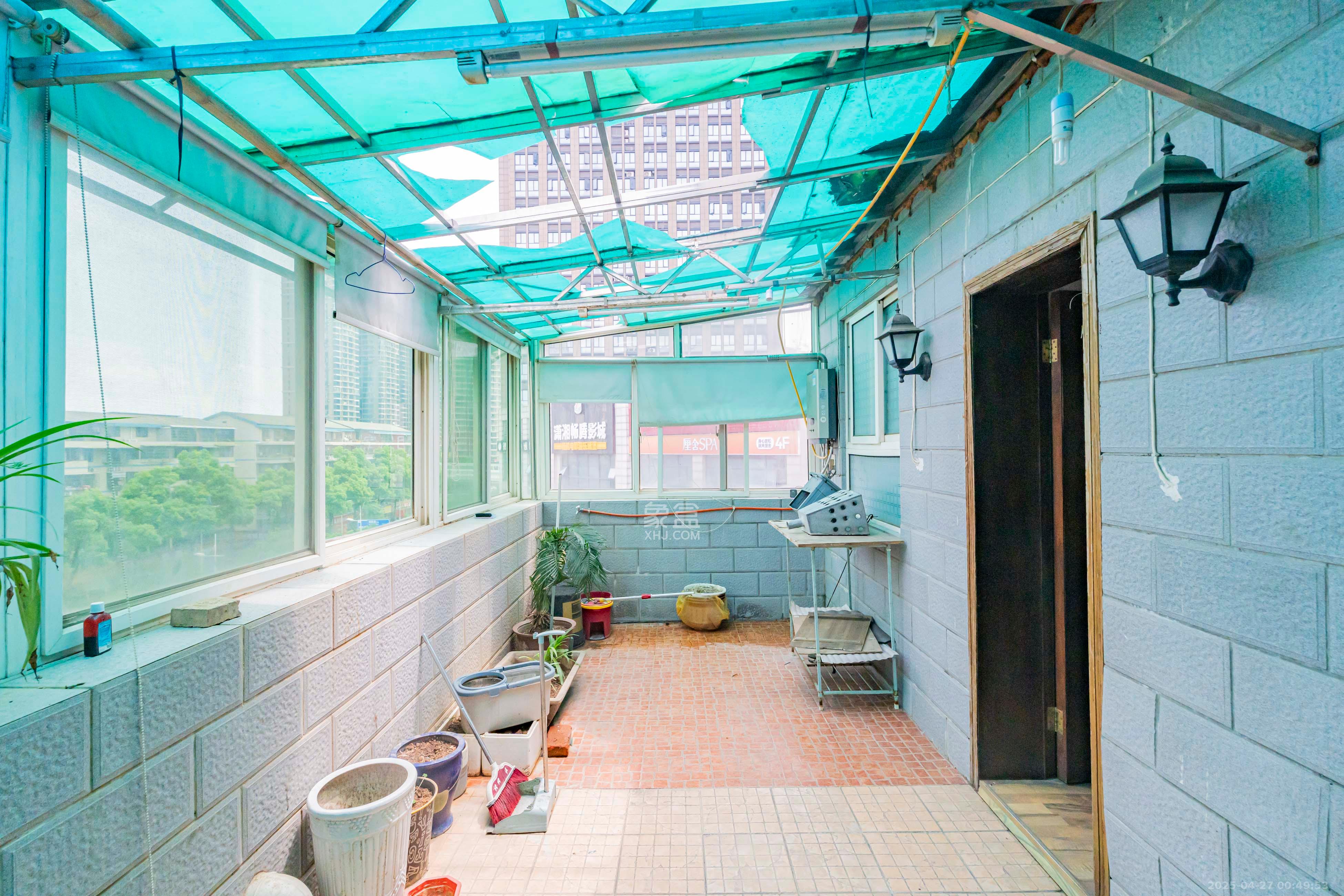 雅雀湖小区  5室2厅2卫    56.0万 雅雀湖小区  5室2厅2卫    56.0万阳台