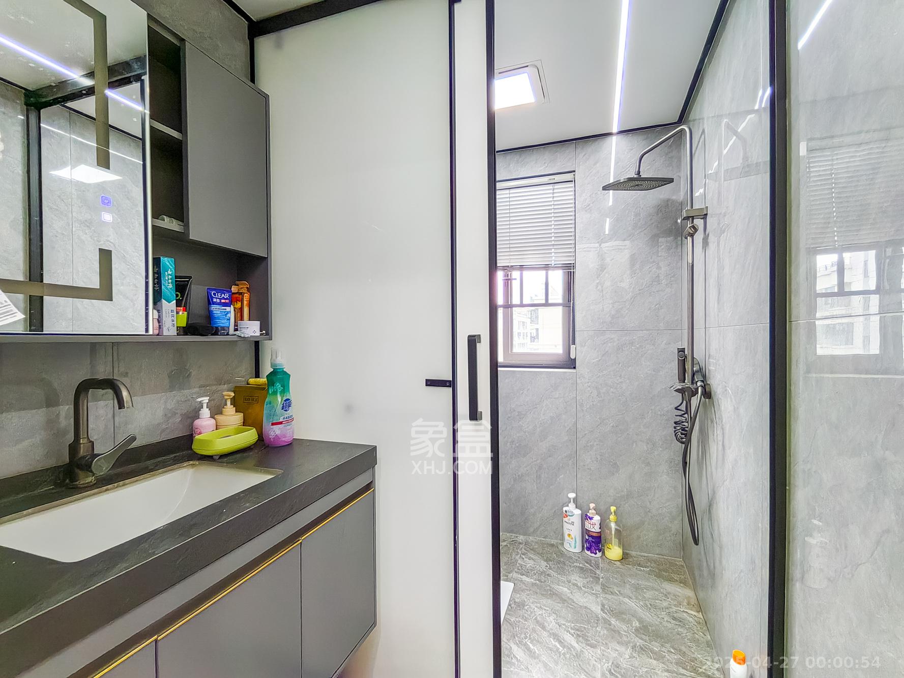 保利金香槟 4室2厅1卫 160.0万 保利金香槟 4室2厅1卫 160.0万卫生间