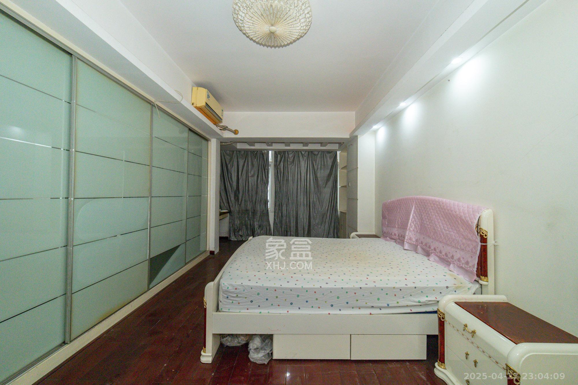 楚天家园 1室2厅2卫 120.0万 楚天家园 1室2厅2卫 120.0万卧室