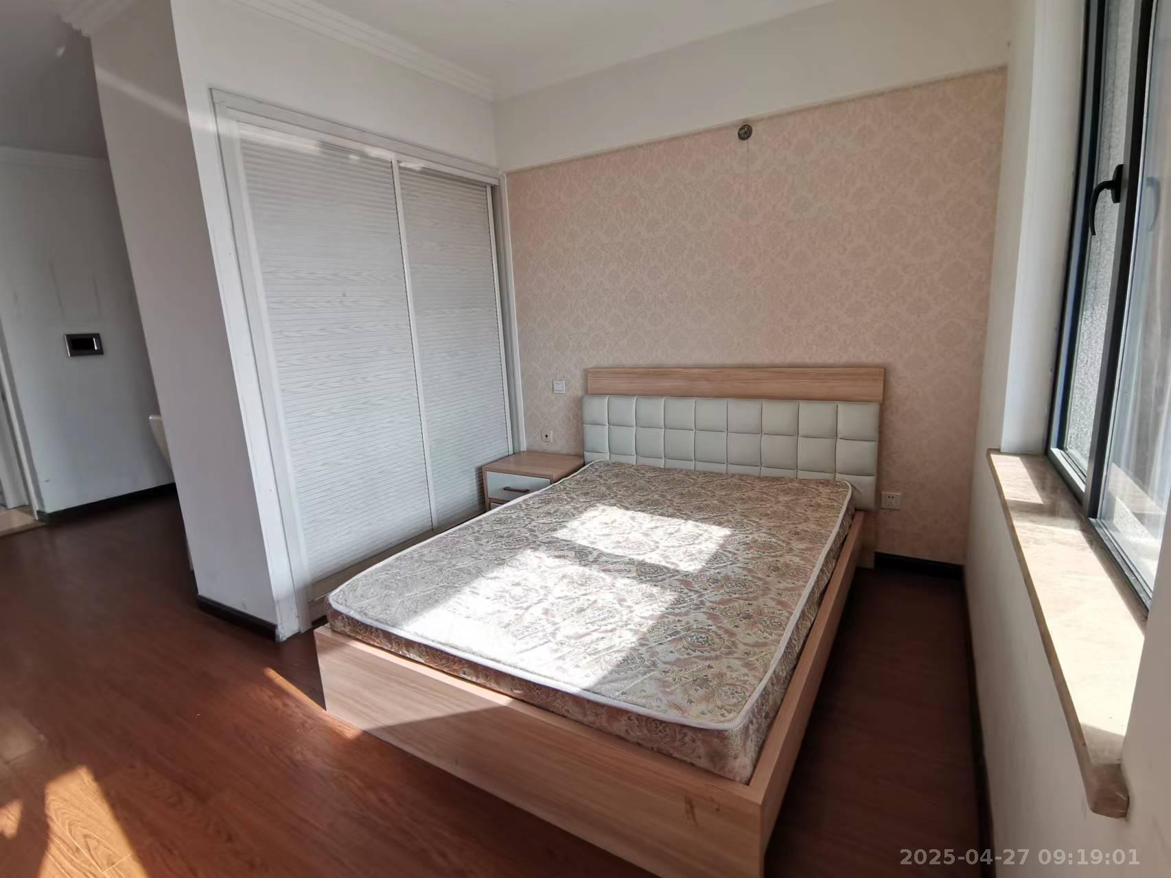 西子一间  1室1厅1卫   2000.00元/月室内图