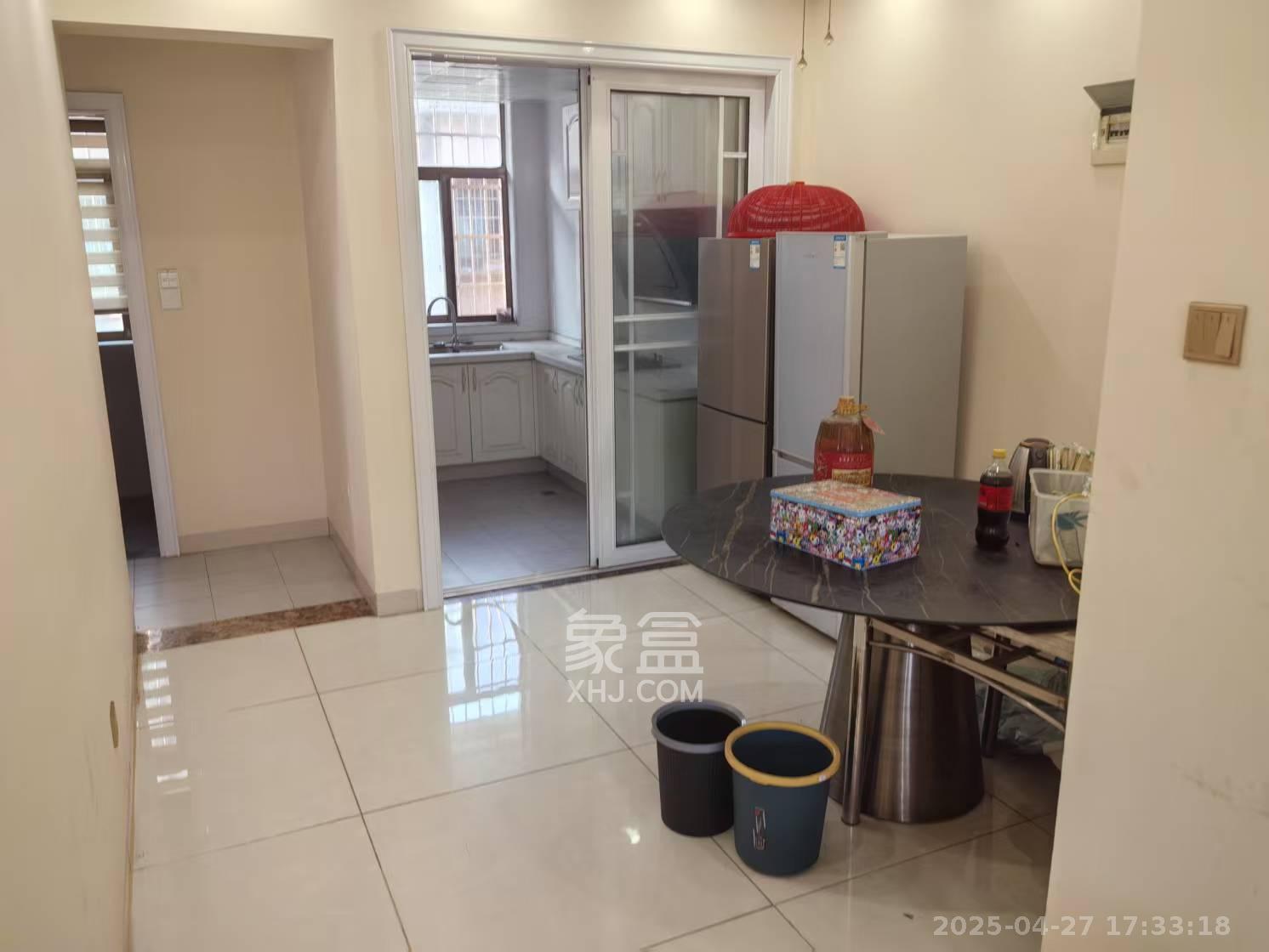 洞井生产安置小区(洞井新兴安置小区) 3室2厅1卫 2300.0元/月 洞井生产安置小区(洞井新兴安置小区) 3室2厅1卫 2300.0元/月室内图