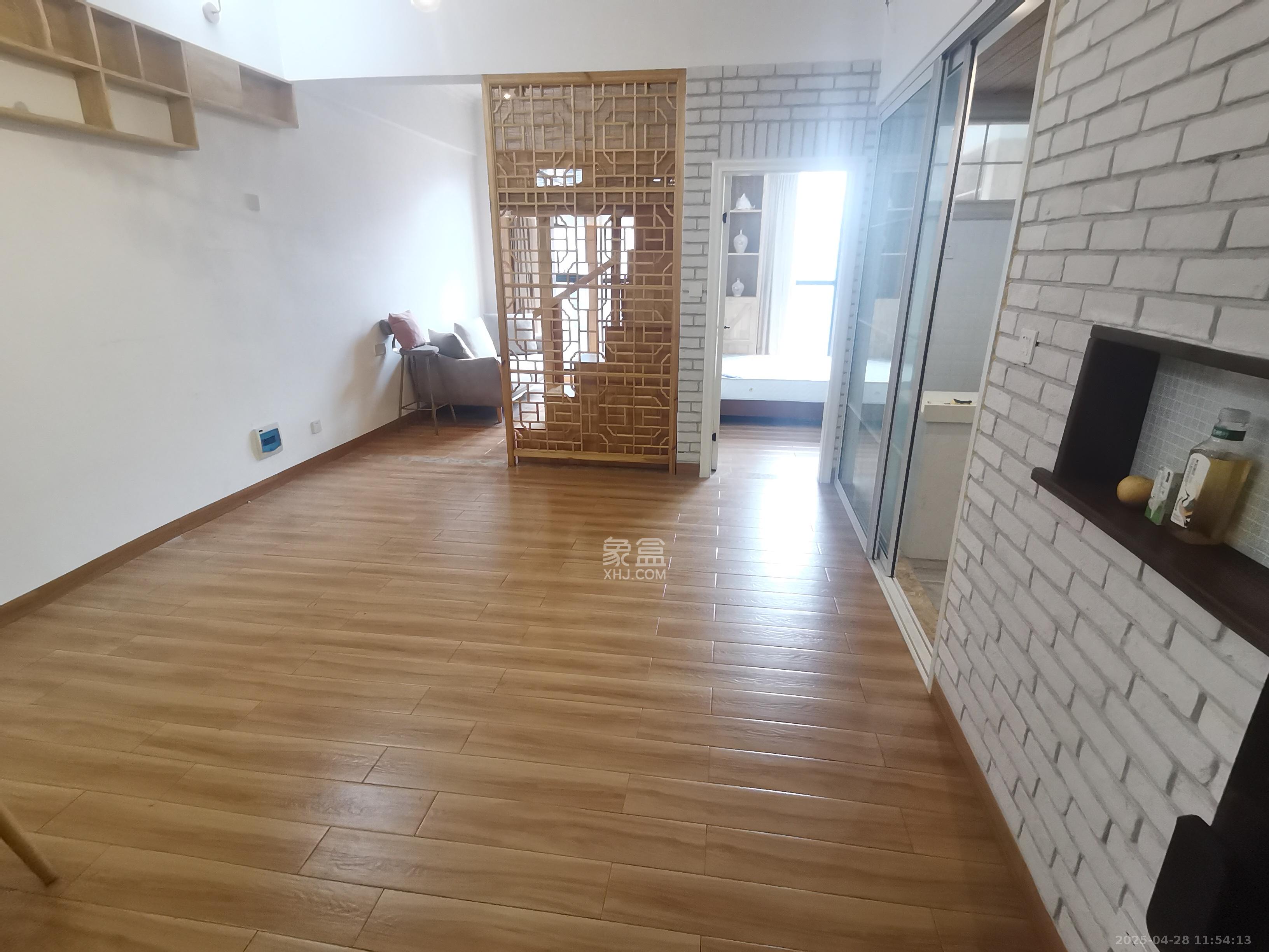 万坤图财富广场  1室1厅1卫   2200.00元/月