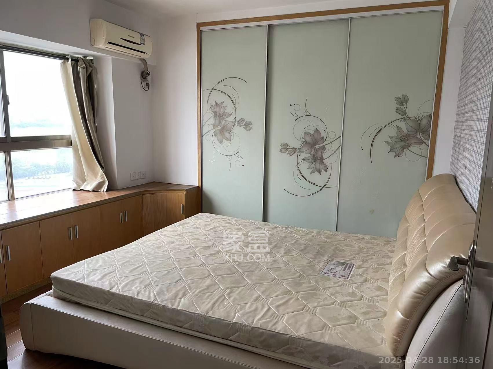 南国嘉苑  4室2厅2卫   3000.00元/月室内图