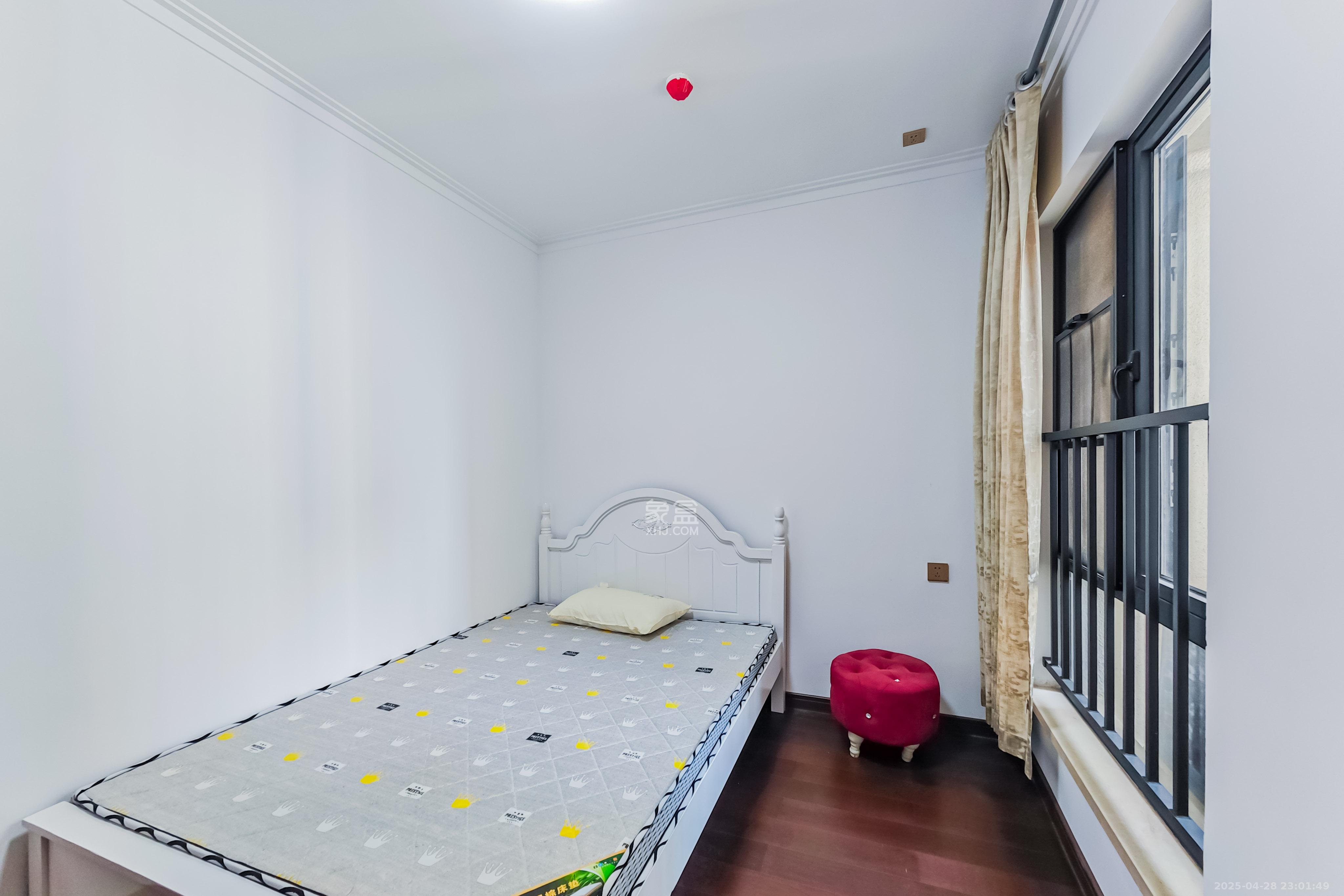 绿地长沙城际空间站(绿地新里佳苑)  3室2厅2卫    112.0万 绿地长沙城际空间站(绿地新里佳苑)  3室2厅2卫    112.0万卧室