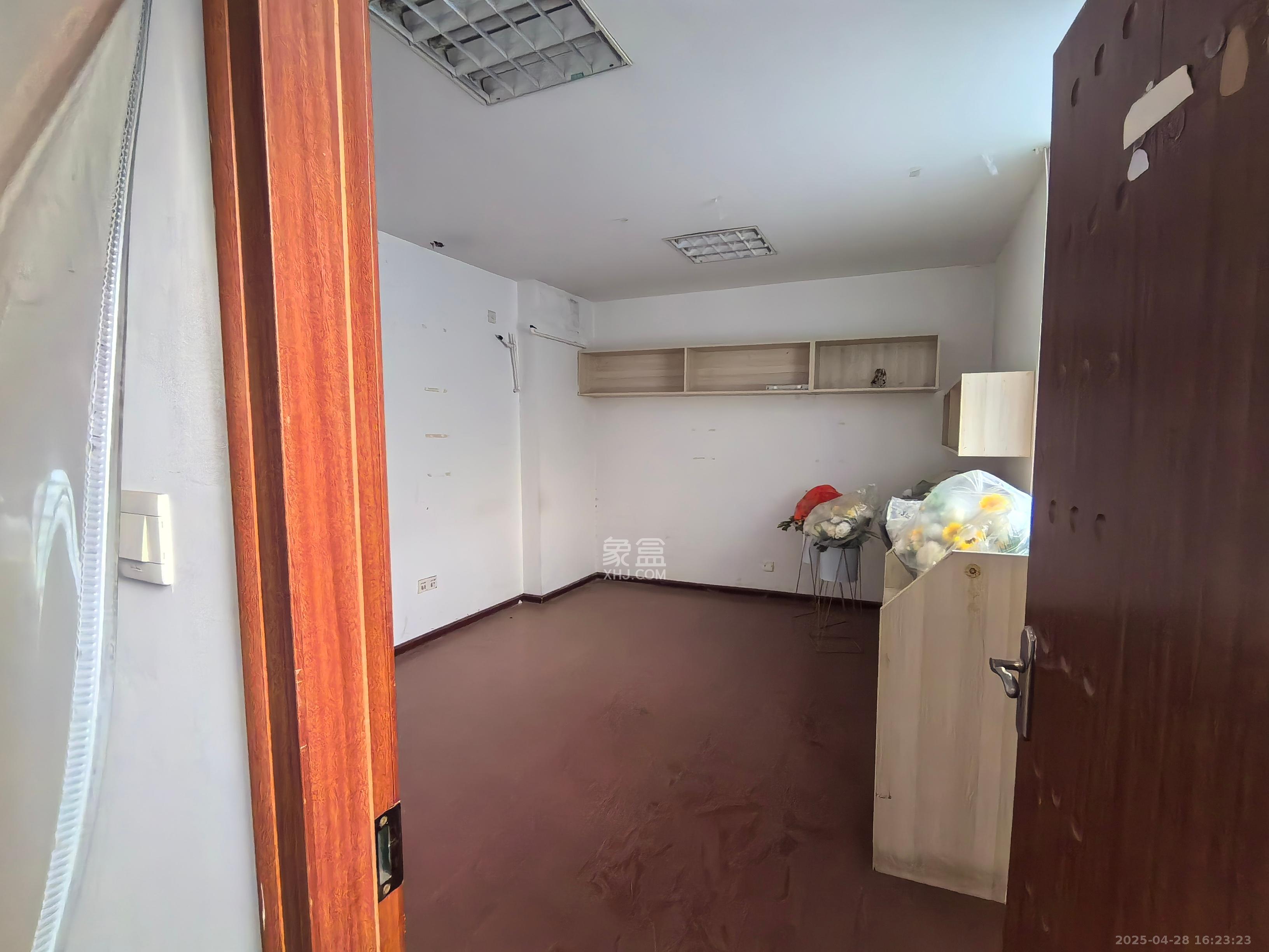 上海城小区   242.0㎡     10000.00元/月室内图