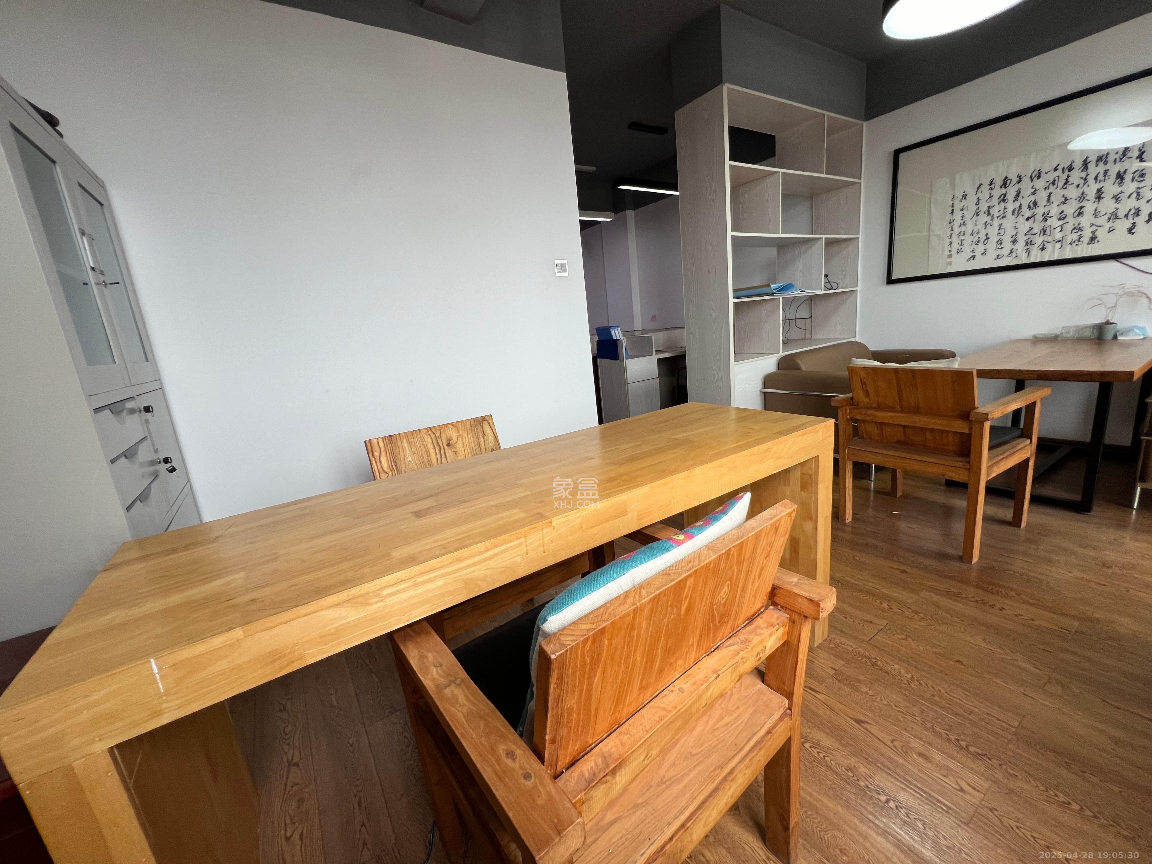 长房中庭国际（东郡华蓉广场）  1室2厅1卫   3500.00元/月室内图
