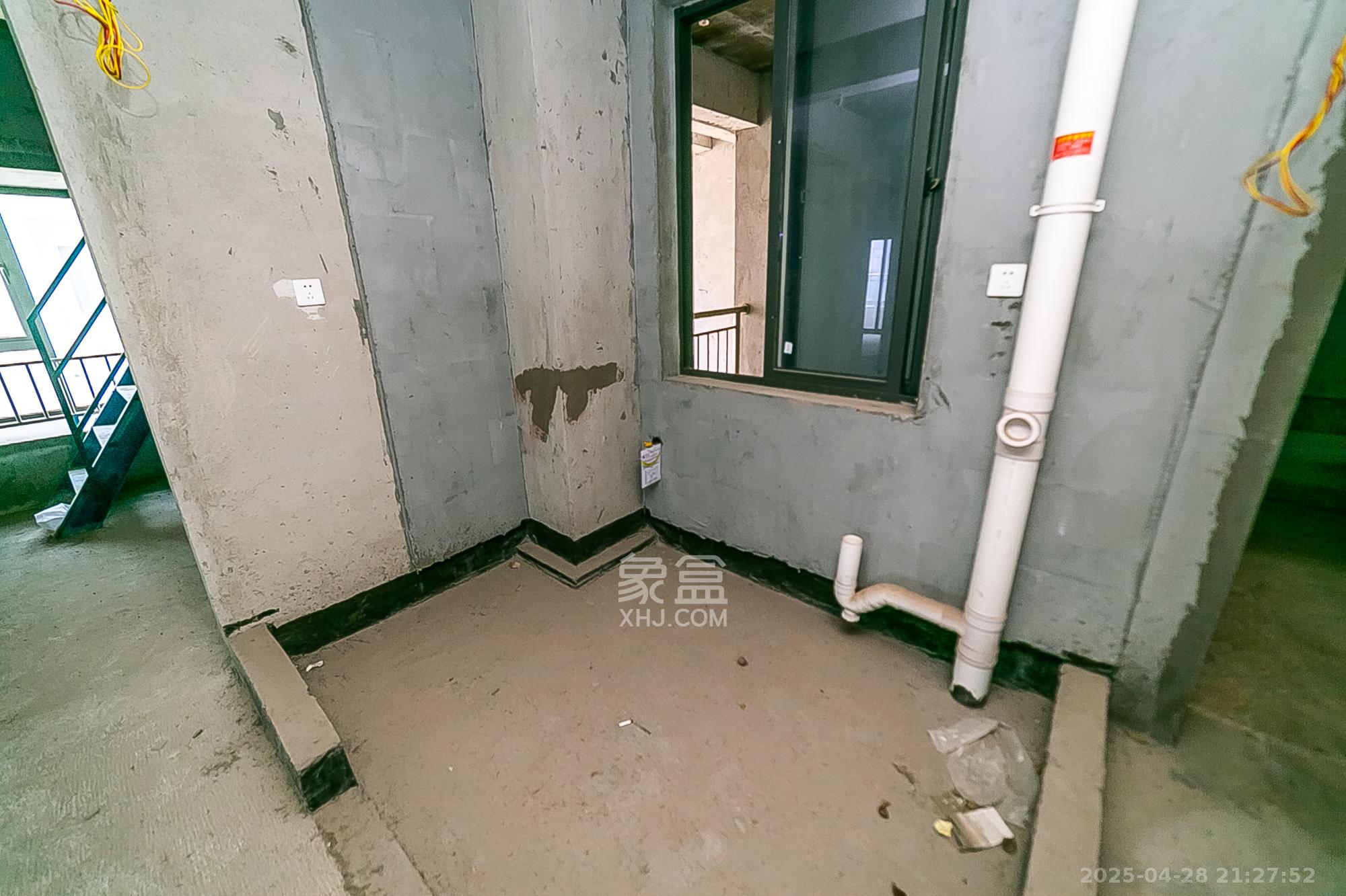 华银南苑融域  5室3厅1卫   186.00万其他