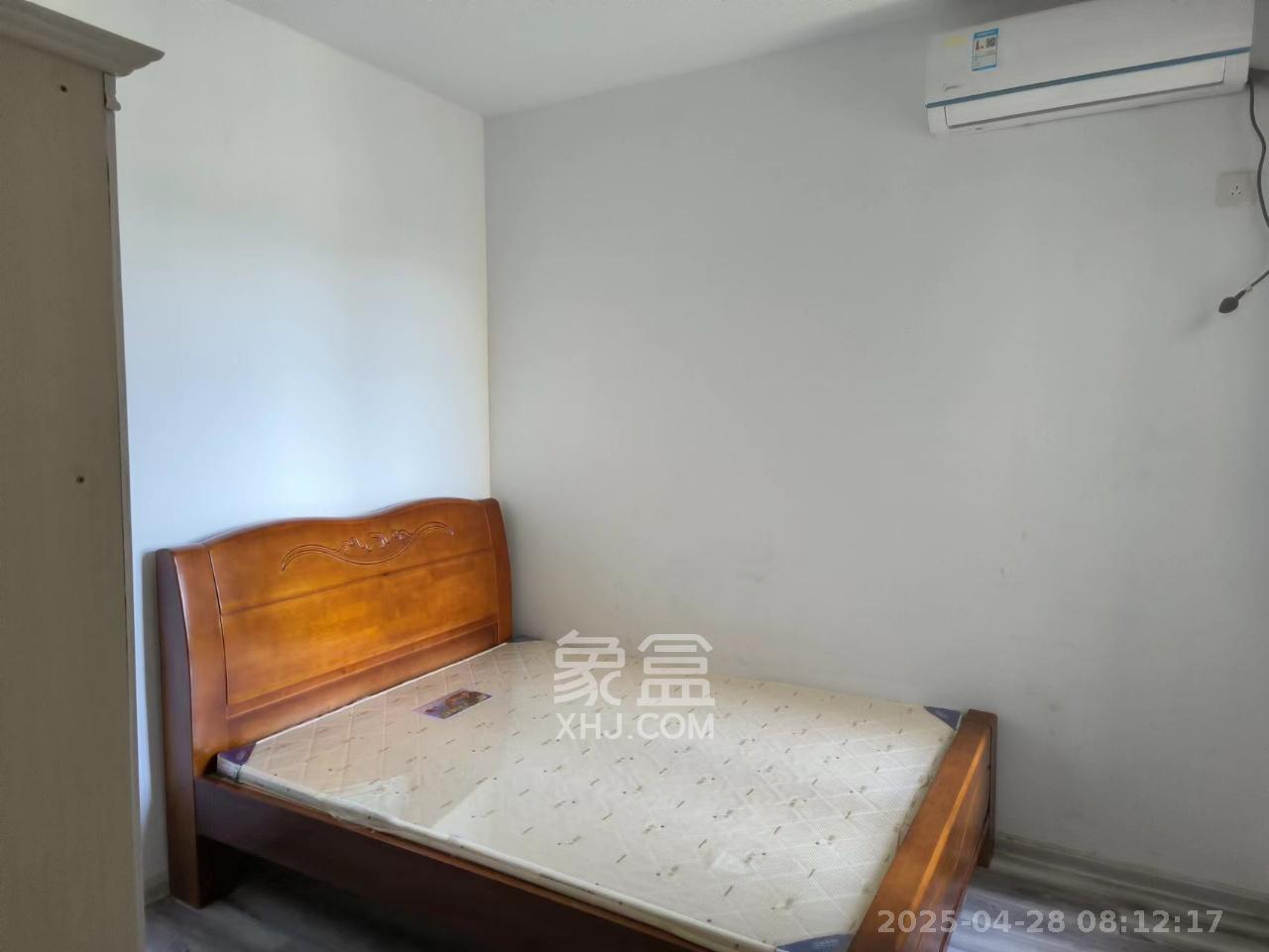 卓越蔚蓝城邦  1室2厅1卫   1900.00元/月室内图