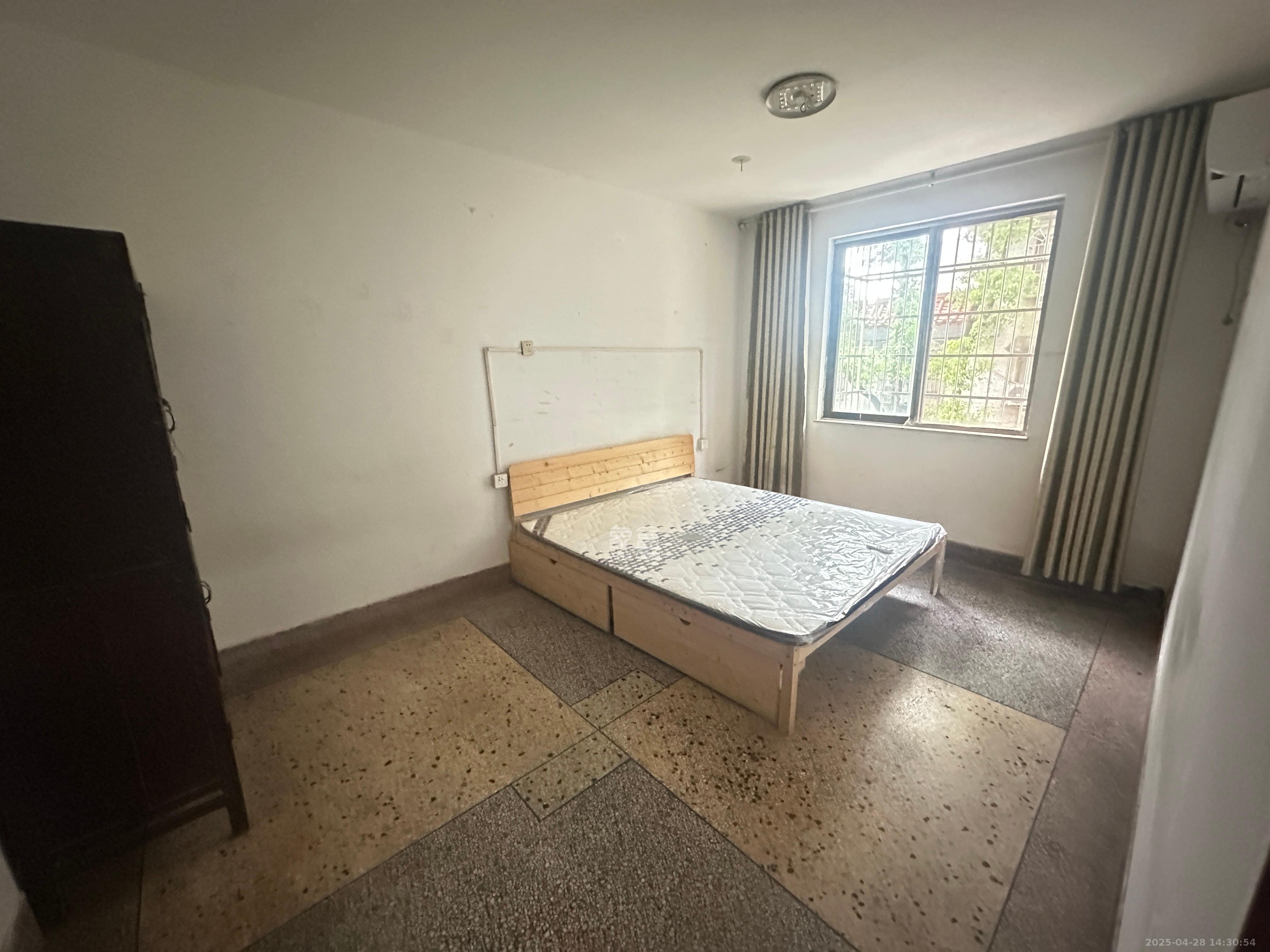 桔园小区1-8片 3室2厅1卫 1500.0元/月 桔园小区1-8片 3室2厅1卫 1500.0元/月室内图