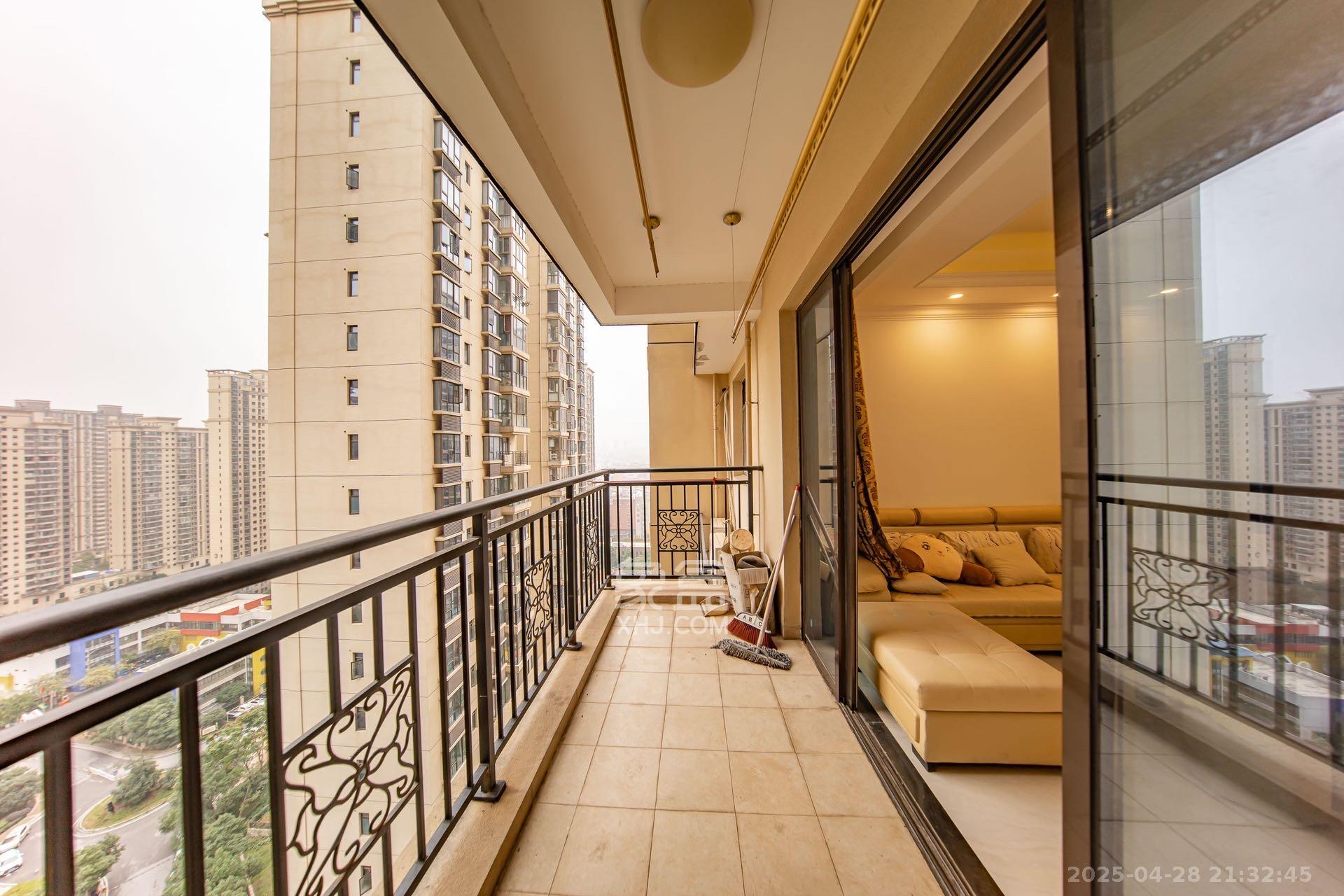 江山帝景哈佛  5室2厅2卫    2600.0元/月 江山帝景哈佛  5室2厅2卫    2600.0元/月室内图