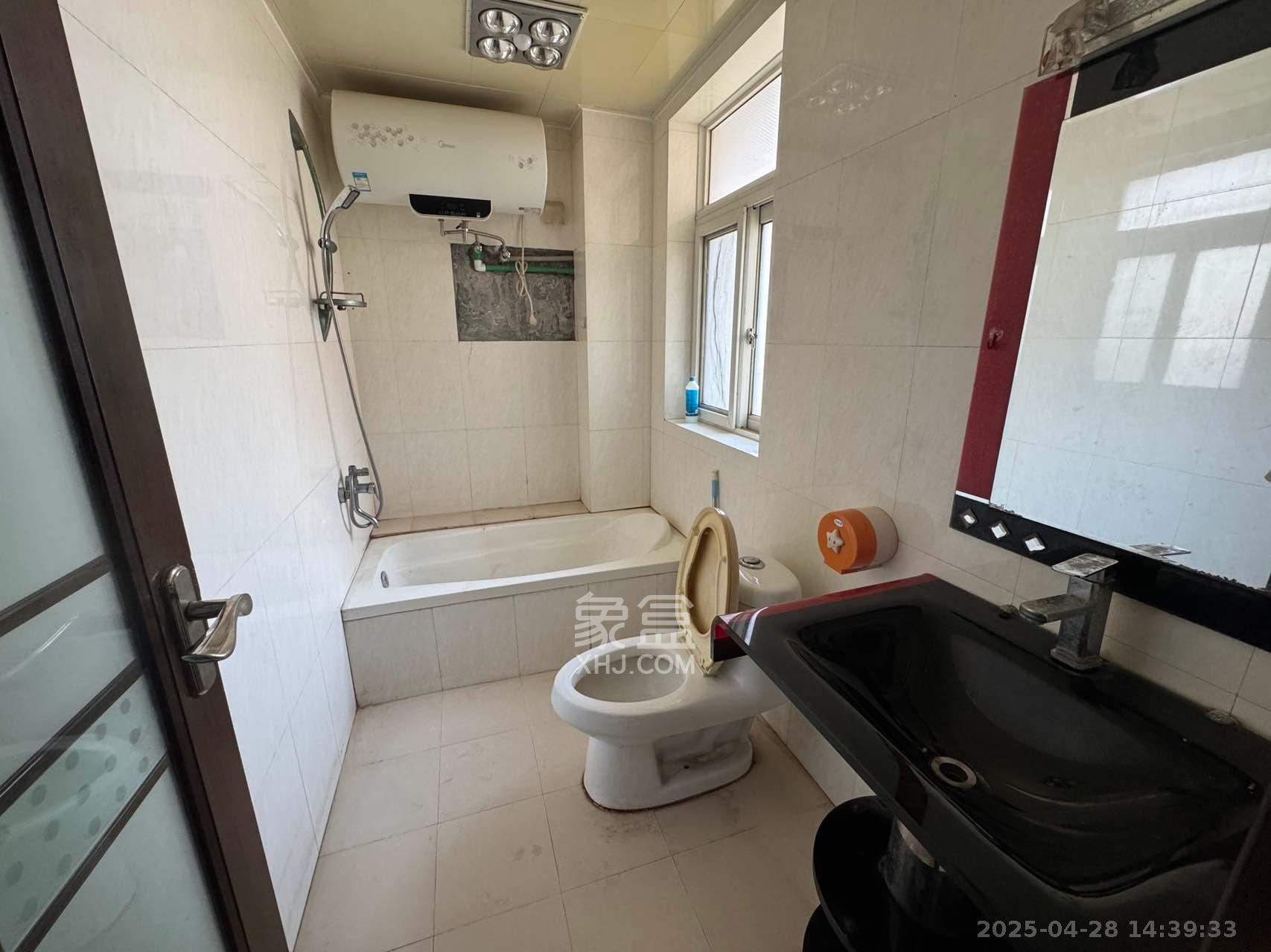 金碧文华 3室2厅2卫 2600.0元/月 金碧文华 3室2厅2卫 2600.0元/月室内图